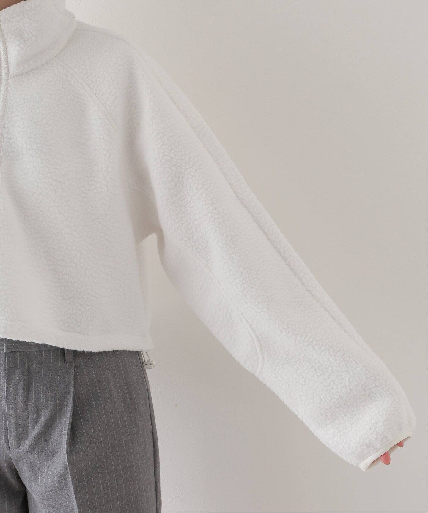 Calvin Klein カルバンクライン ボアクロップドプルオーバー