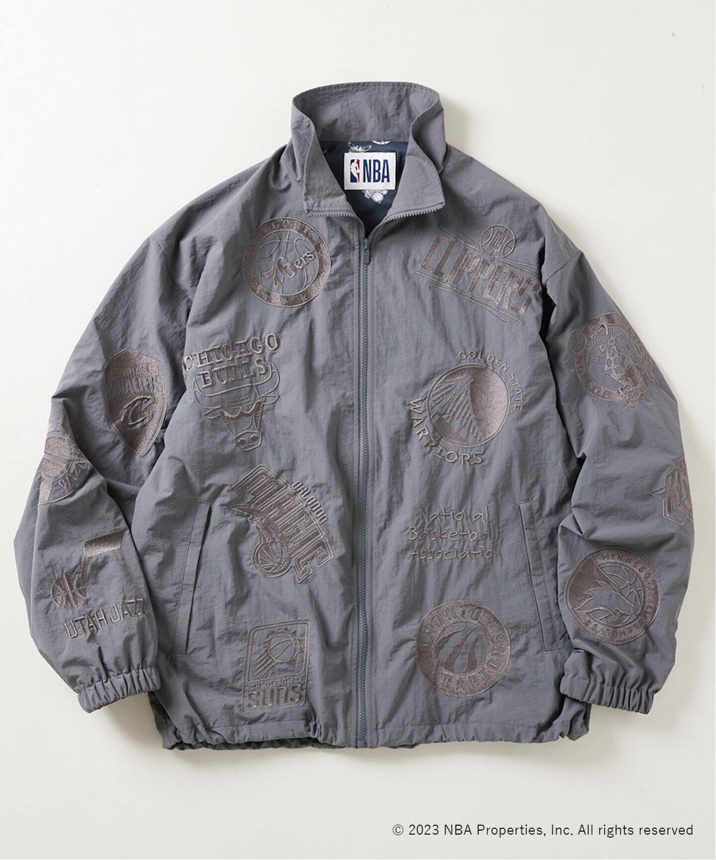 Off The Court by NBA】別注 チームロゴナイロンブルゾン（その他  