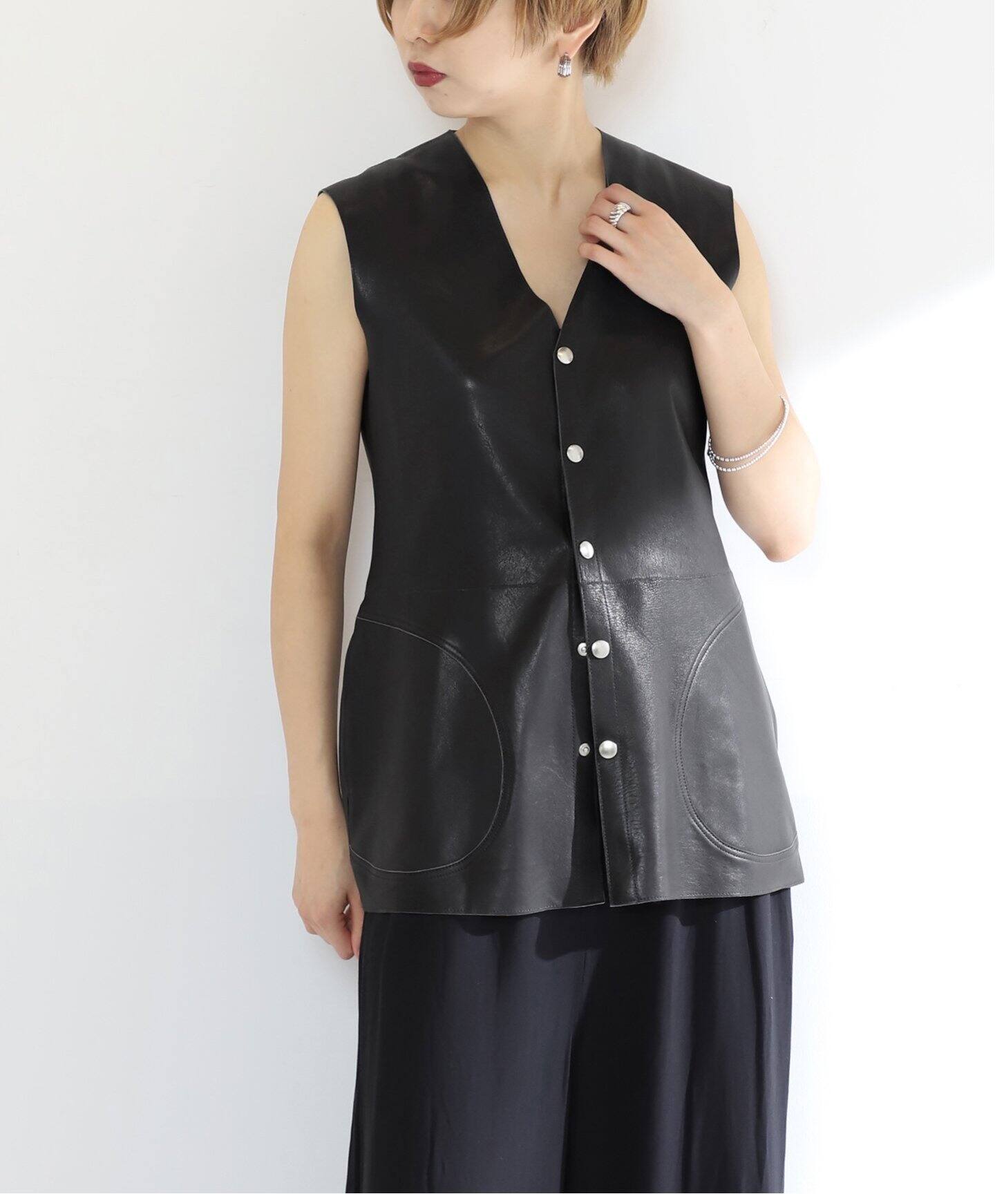 INSCRIRE/アンスクリア】Seep Leather Gilet（ジレ）｜VERMEIL par 