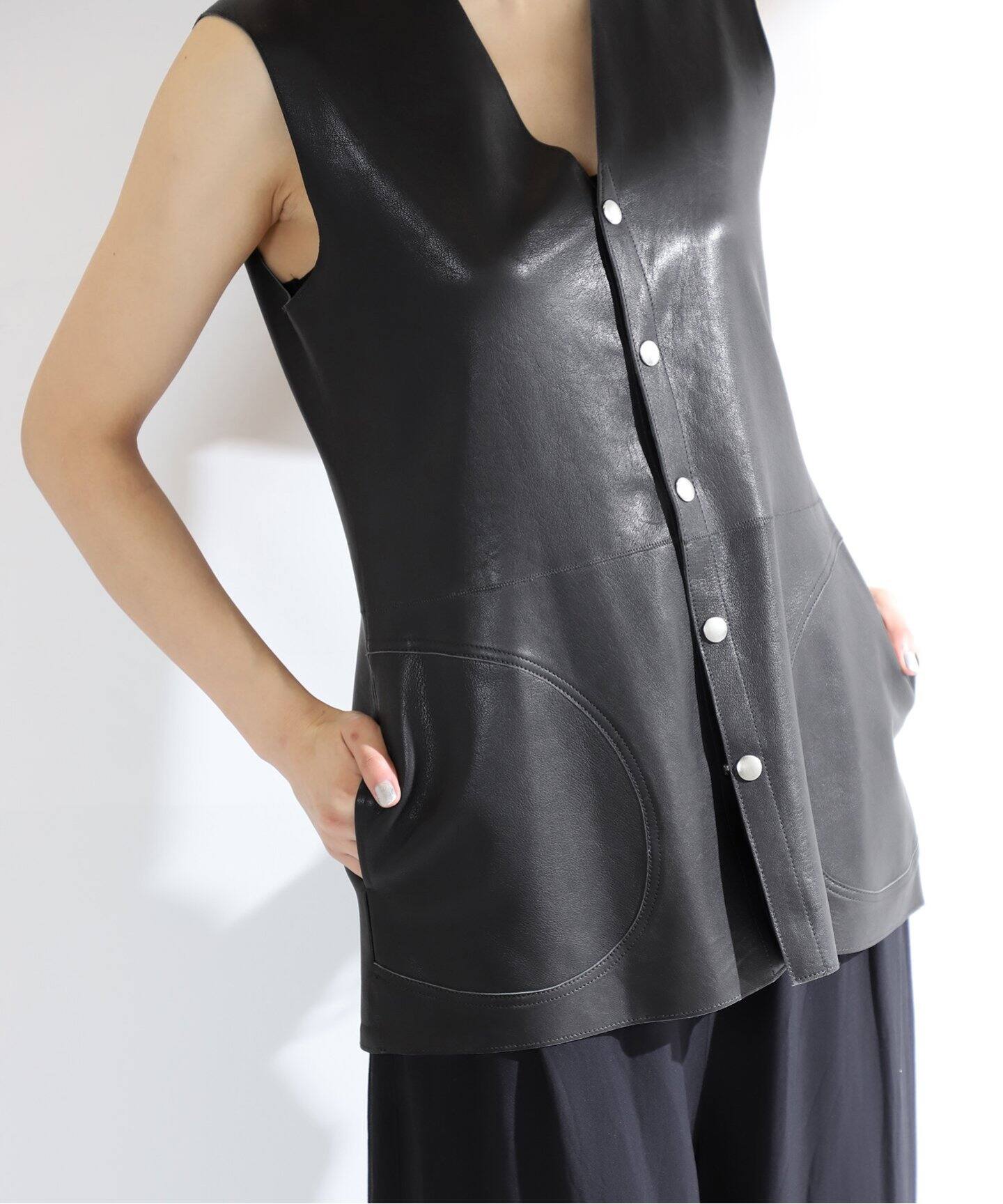 INSCRIRE/アンスクリア】Seep Leather Gilet（ジレ）｜VERMEIL par 