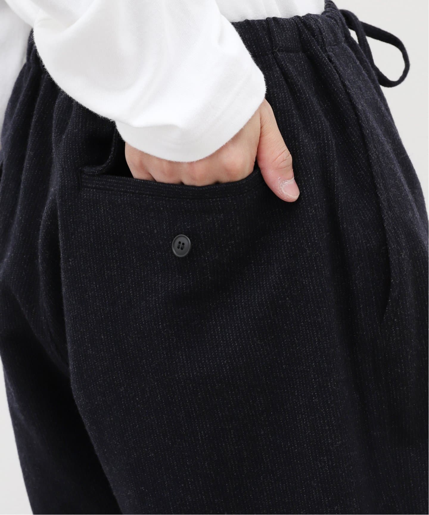 COMOLI / コモリ】リファインウール ドローストリングパンツ