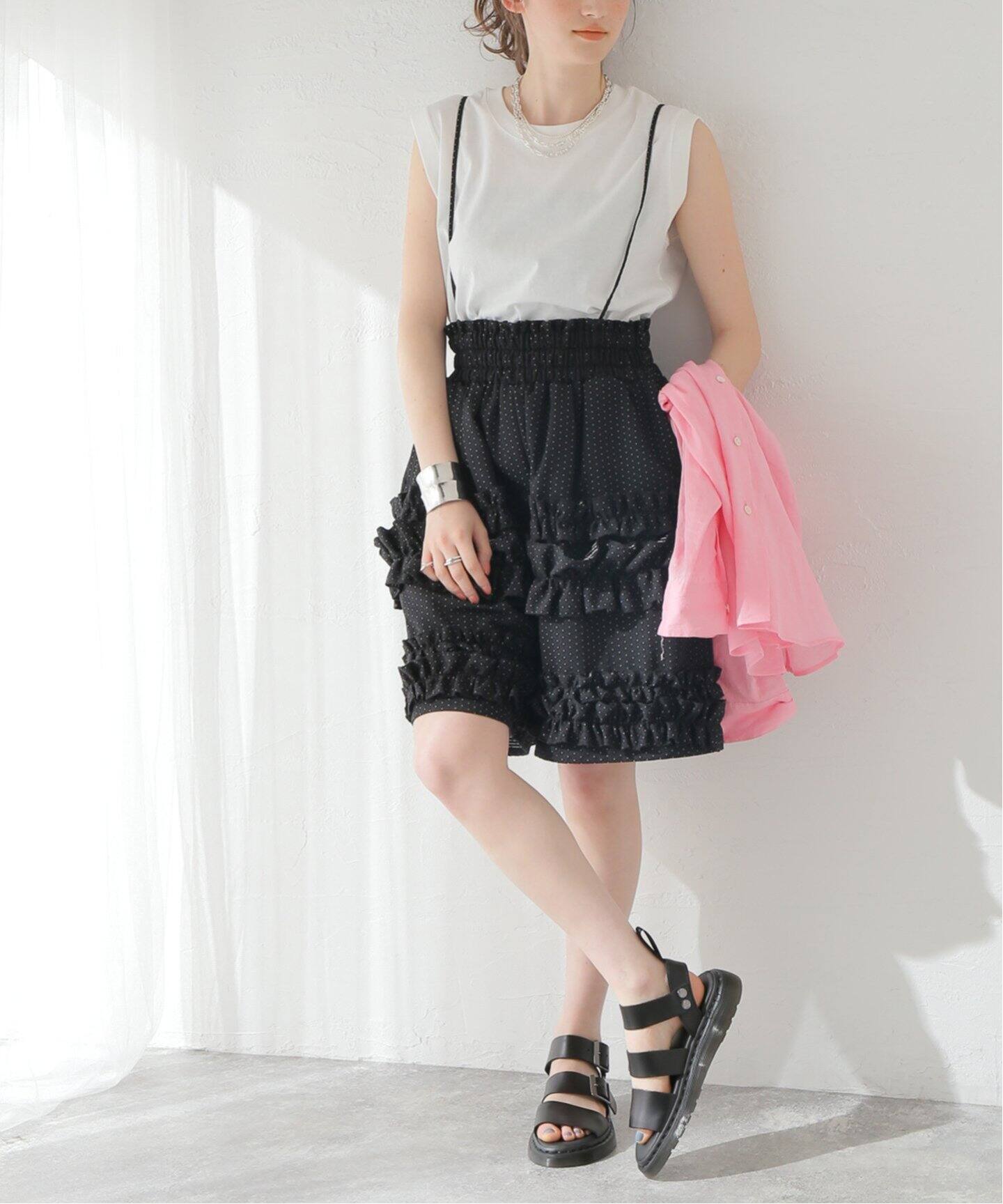 HOLIDAY キルトフラワーパンツ HOLIDAY（ホリデイ）の「FLOWER QUILTING STRAP FLIGHT PANTS