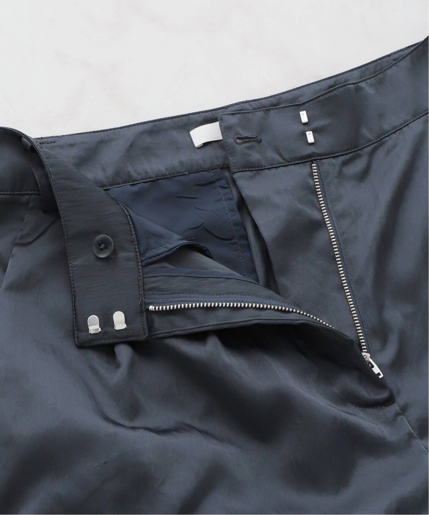 TIBI/ティビ】SHINY NYLON PLEATED STELLA CARGO PANTS（カーゴパンツ 