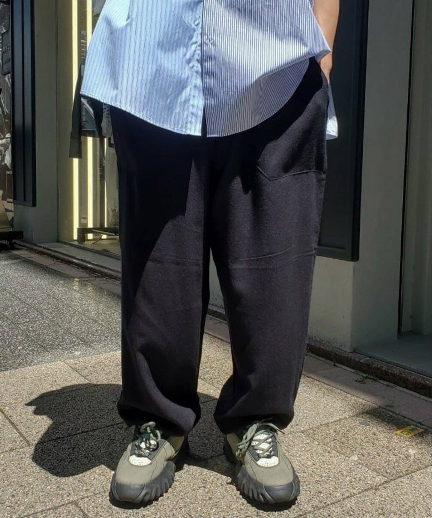 comoli 硬質 ウールシルクドローストリングパンツ ネイビー サイズ1（S  