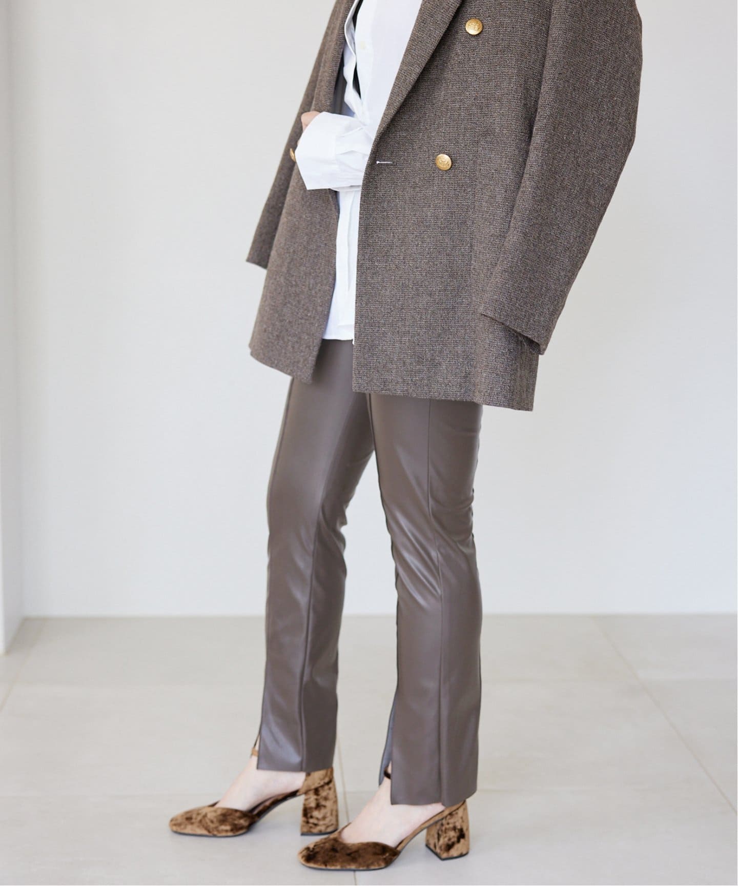 IENA　ブラウン系【美品・洗える】バリエーションリラックスパンツ フェイクレザーパンツ（スラックス）｜IENA（イエナ）の通販