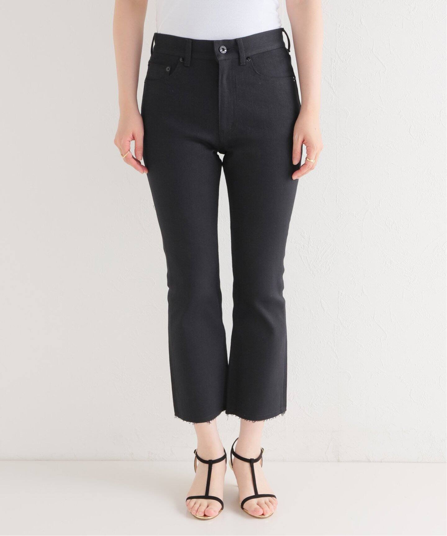 【MADISONBLUE/マディソンブルー】HEM CUT SLIM FLARE DENIM（デニムパンツ・ジーンズ）｜IENA（イエナ）の