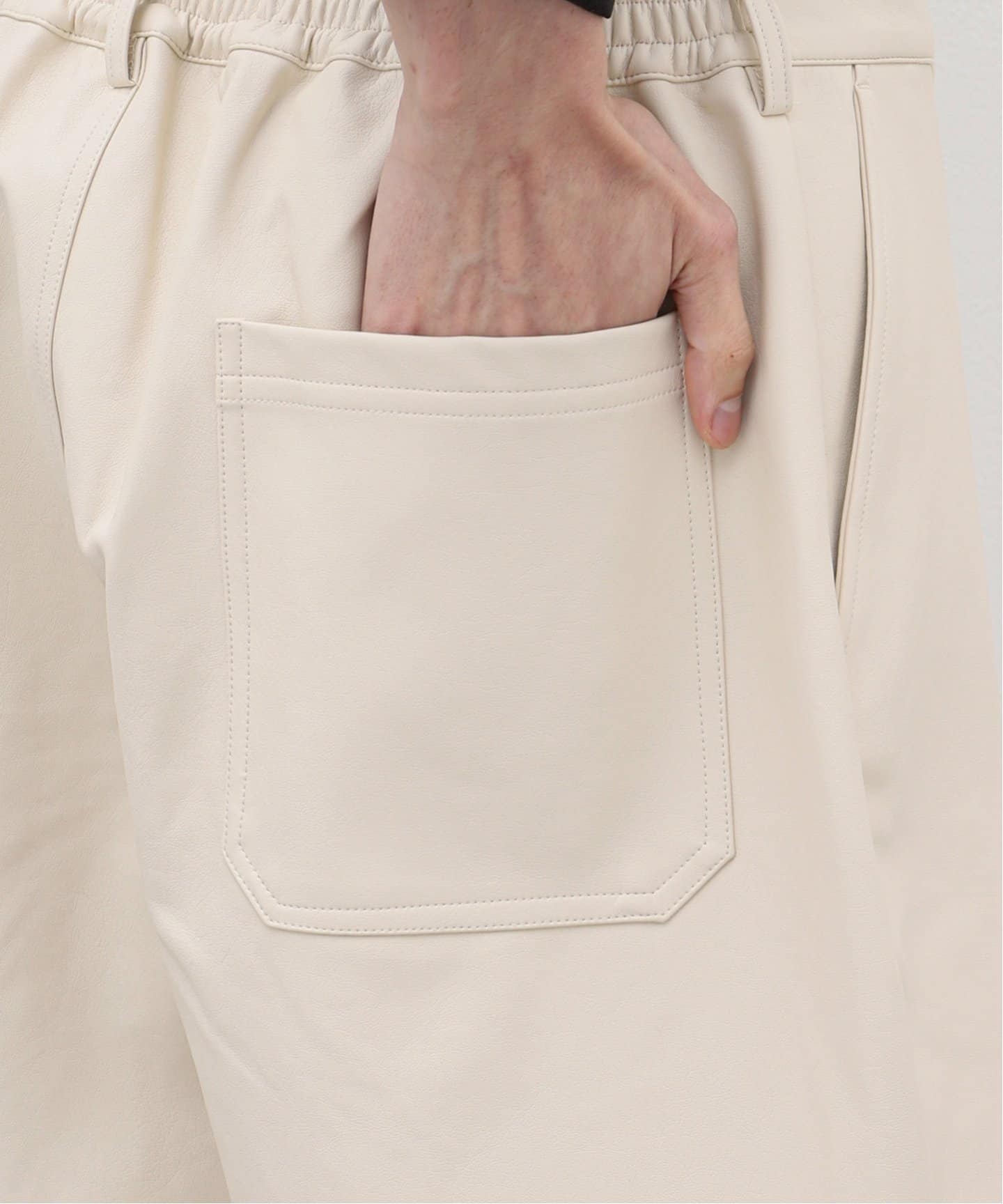 COMME des GARÇONS shirt フェイクレザーワイドショーツ Comme Des Garçons Shirt ワイド ショートパンツ | ブルー | FARFETCH JP