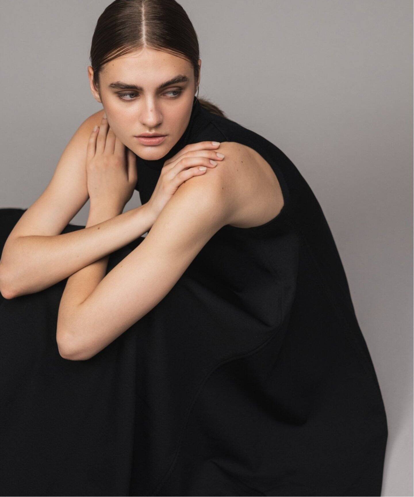 追加》【ELENI】テントフレアニットドレス（ワンピース）｜NOBLE  