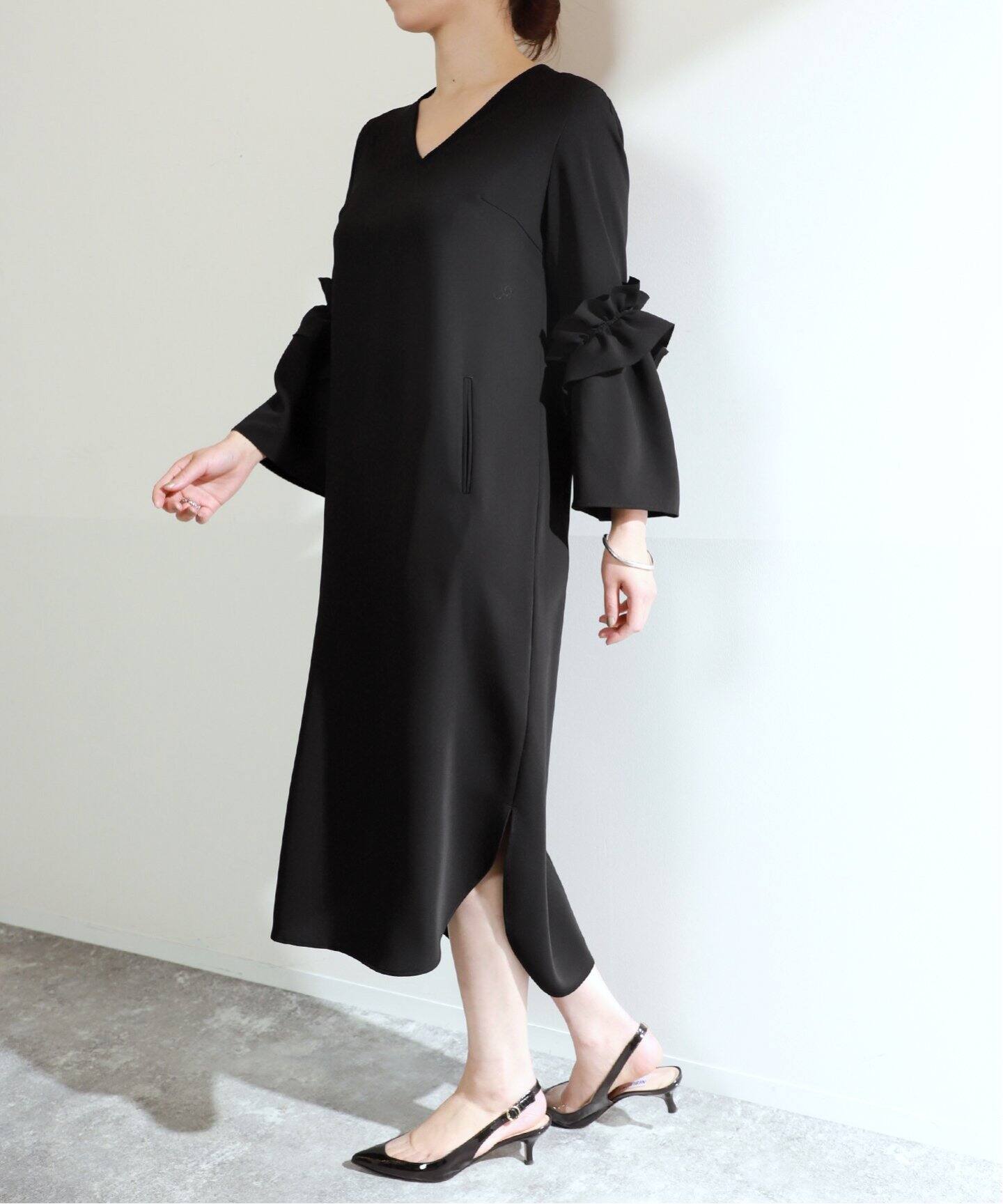 Room no.8 BLACK/ルームエイトブラック】MAT SATIN FRILL/S V/N DRESS 