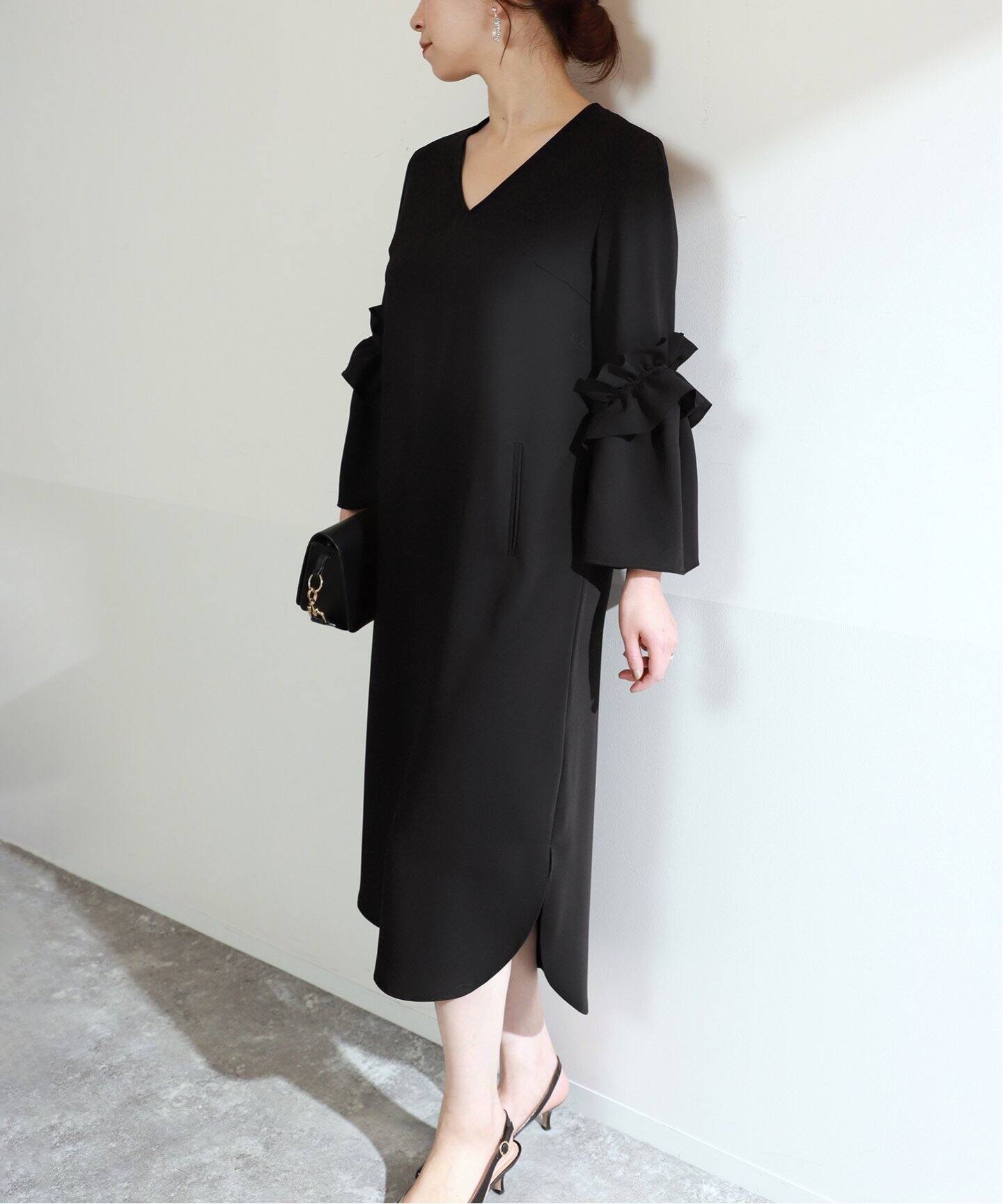 Room no.8 BLACK/ルームエイトブラック】MAT SATIN FRILL/S V/N DRESS  