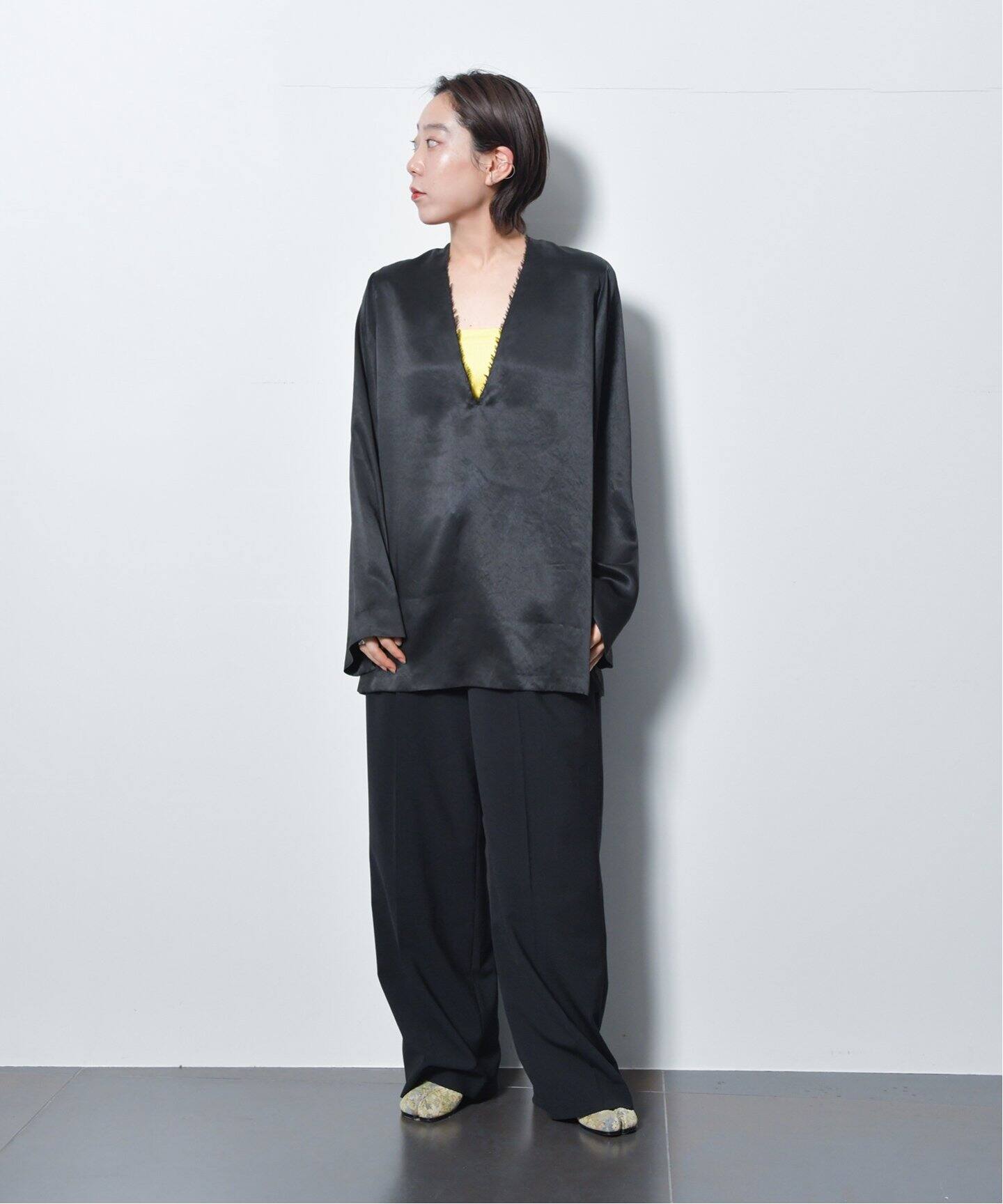 V NECK SATIN ブラウス（シャツ／ブラウス）｜CITYSHOP（シティ 