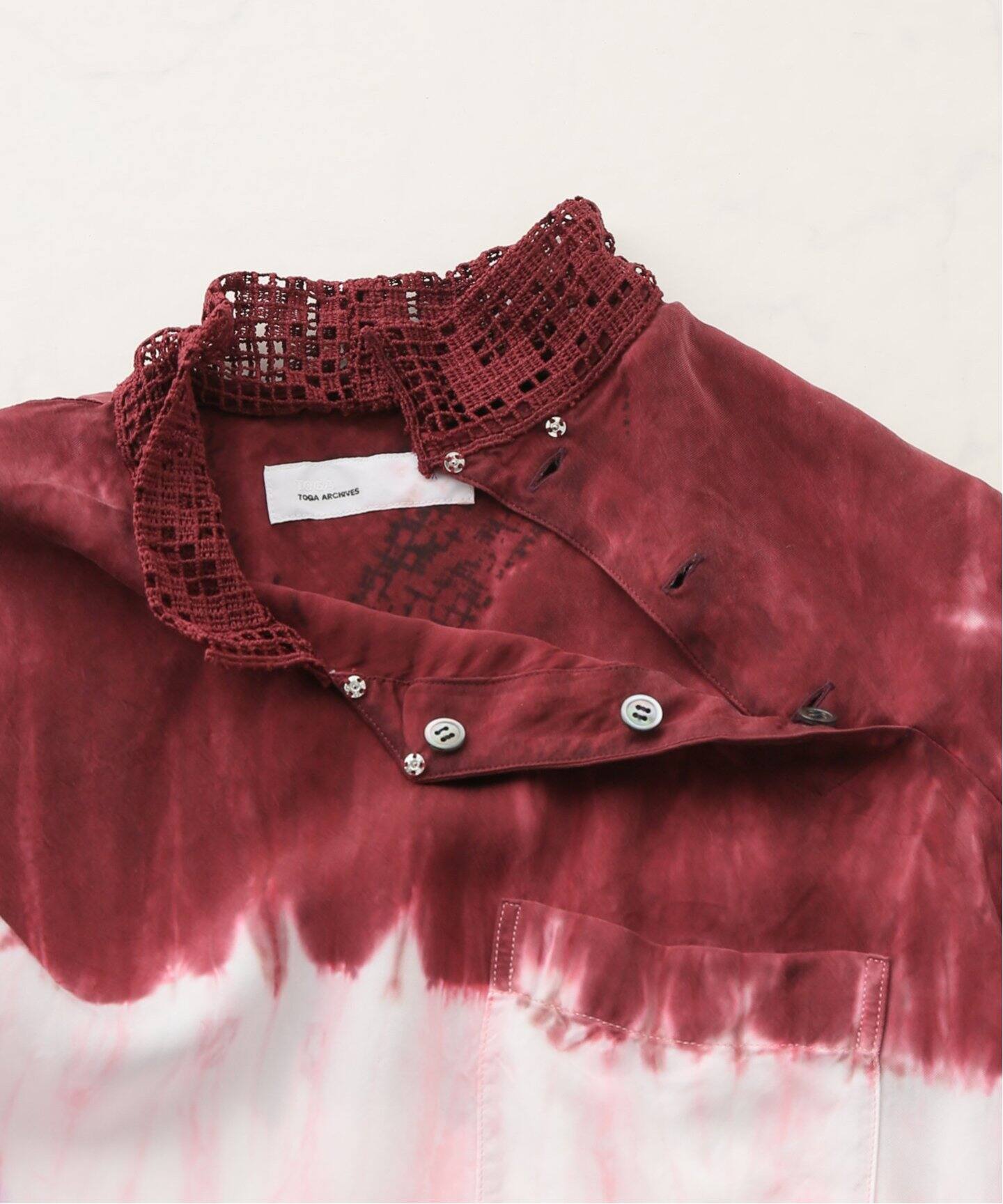 TOGA PULLA/トーガプルラ】Inner tie dye stand collar シャツ（シャツ 