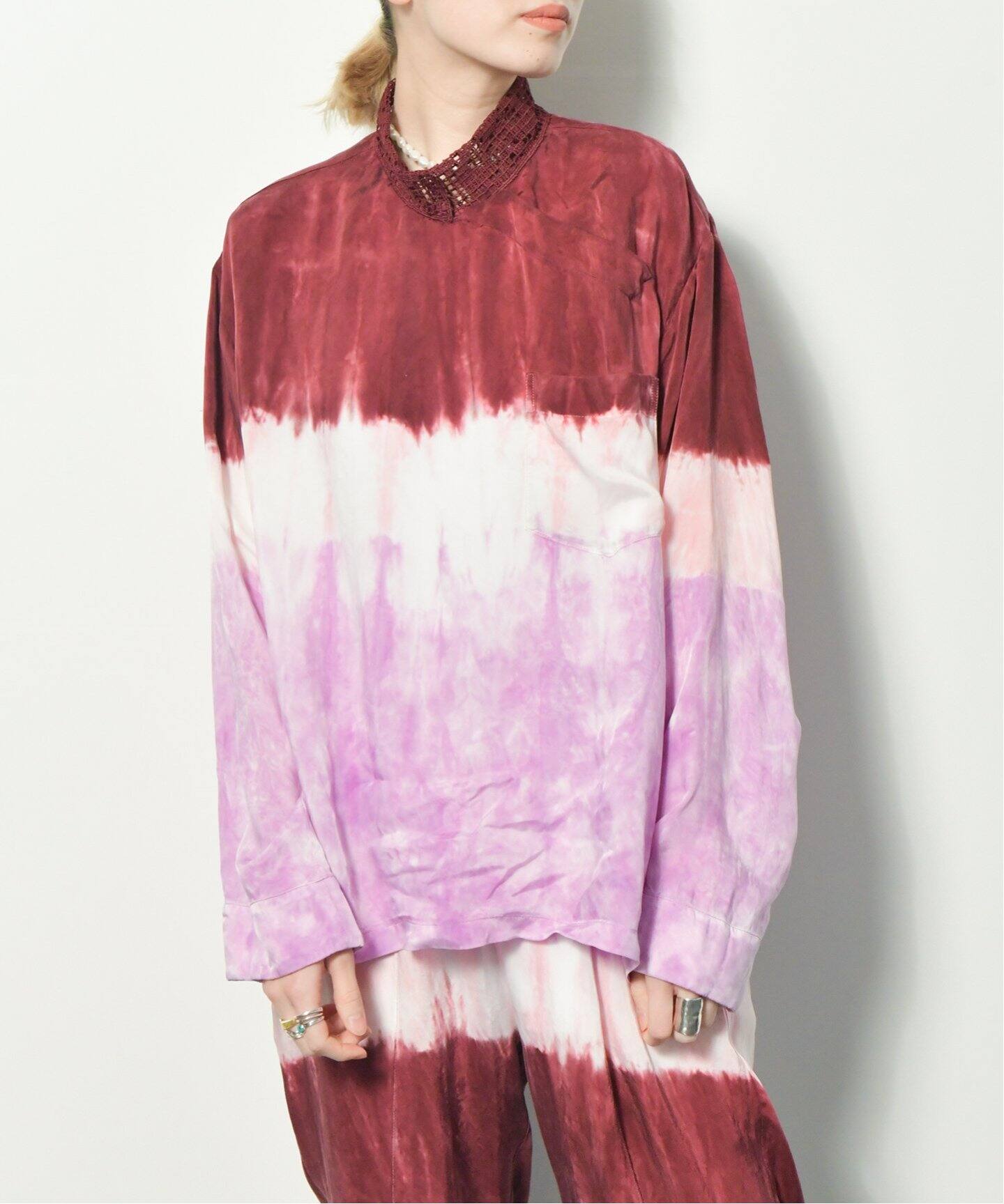 TOGA PULLA/トーガプルラ】Inner tie dye stand collar シャツ（シャツ 