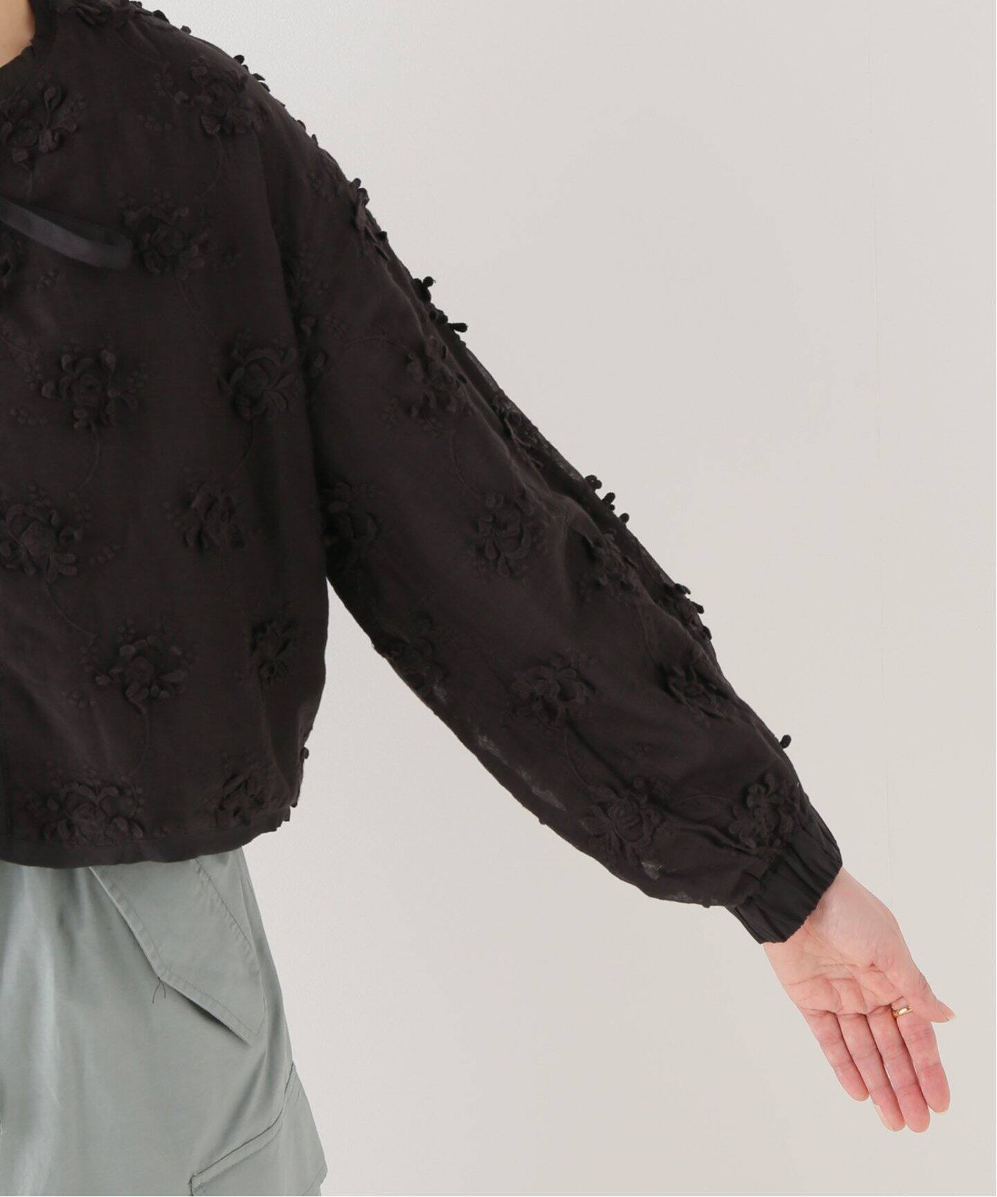 crinkle crinkle crinkle】sheer cotton 3D embroidery boler（シャツ 