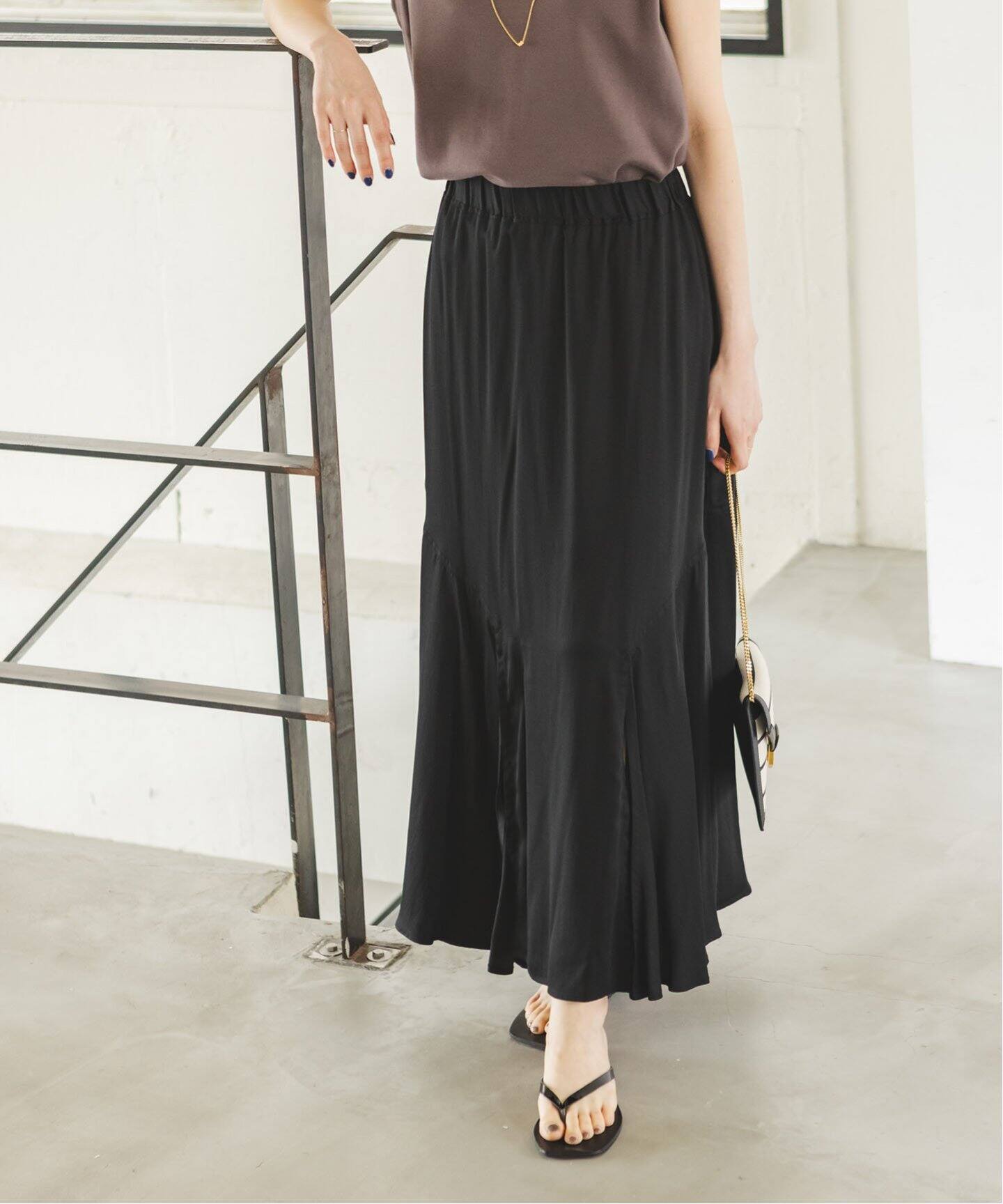 キュプラサテンギャザースリットスカート（ロング・マキシ丈スカート  