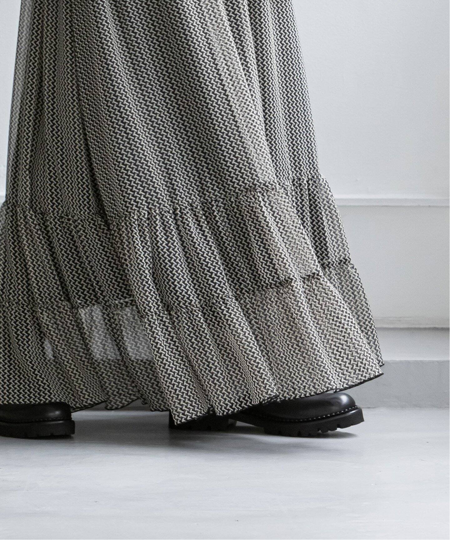 ジオメトリックプリントヘムフリルスカート（ロング・マキシ丈スカート  