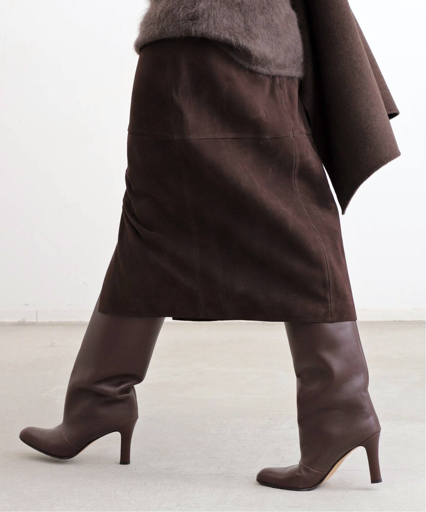 TOTEME/トーテム】 PANELED SUEDE SKIRT（ひざ丈スカート）｜L  