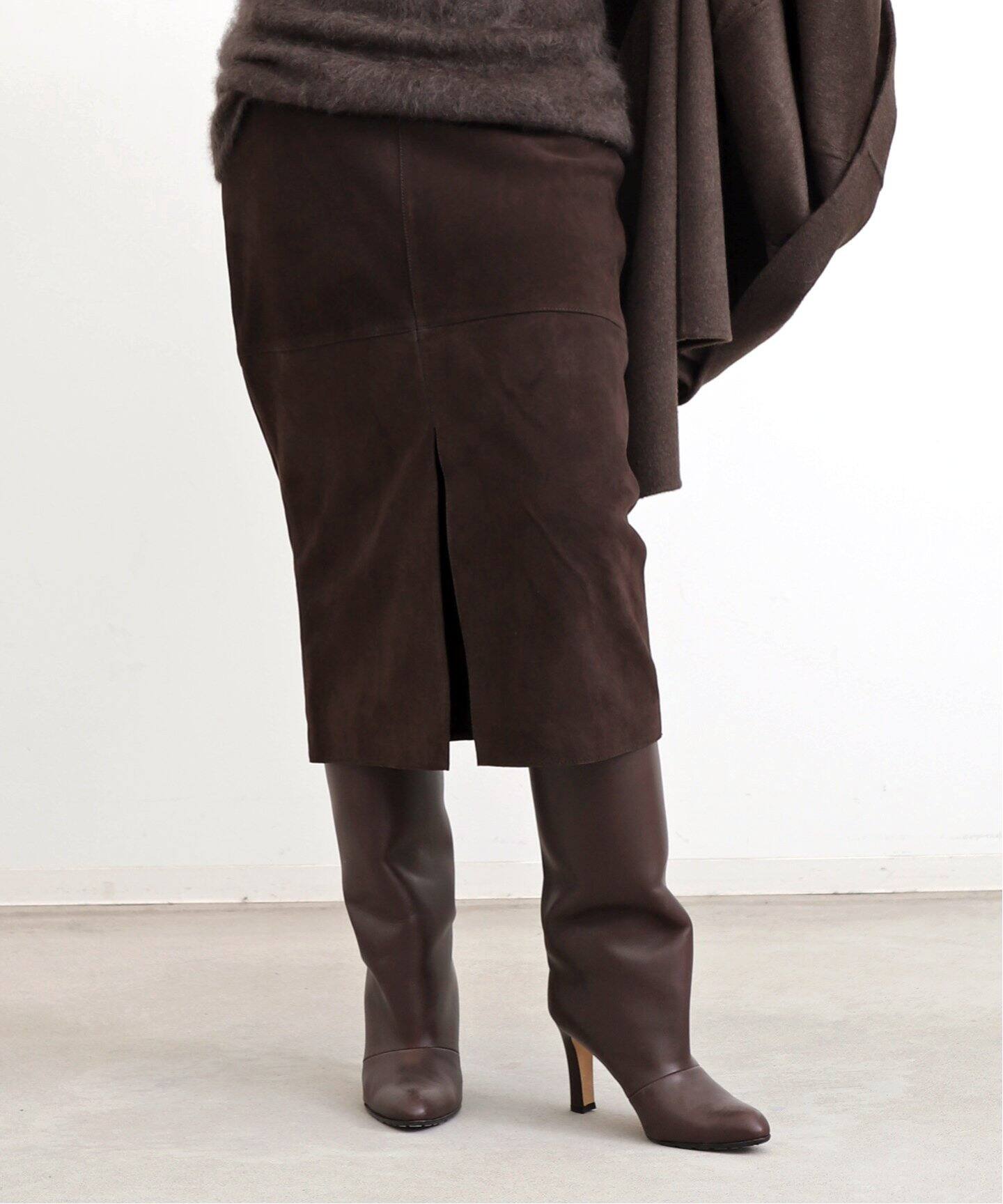 TOTEME/トーテム】 PANELED SUEDE SKIRT（ひざ丈スカート）｜L  