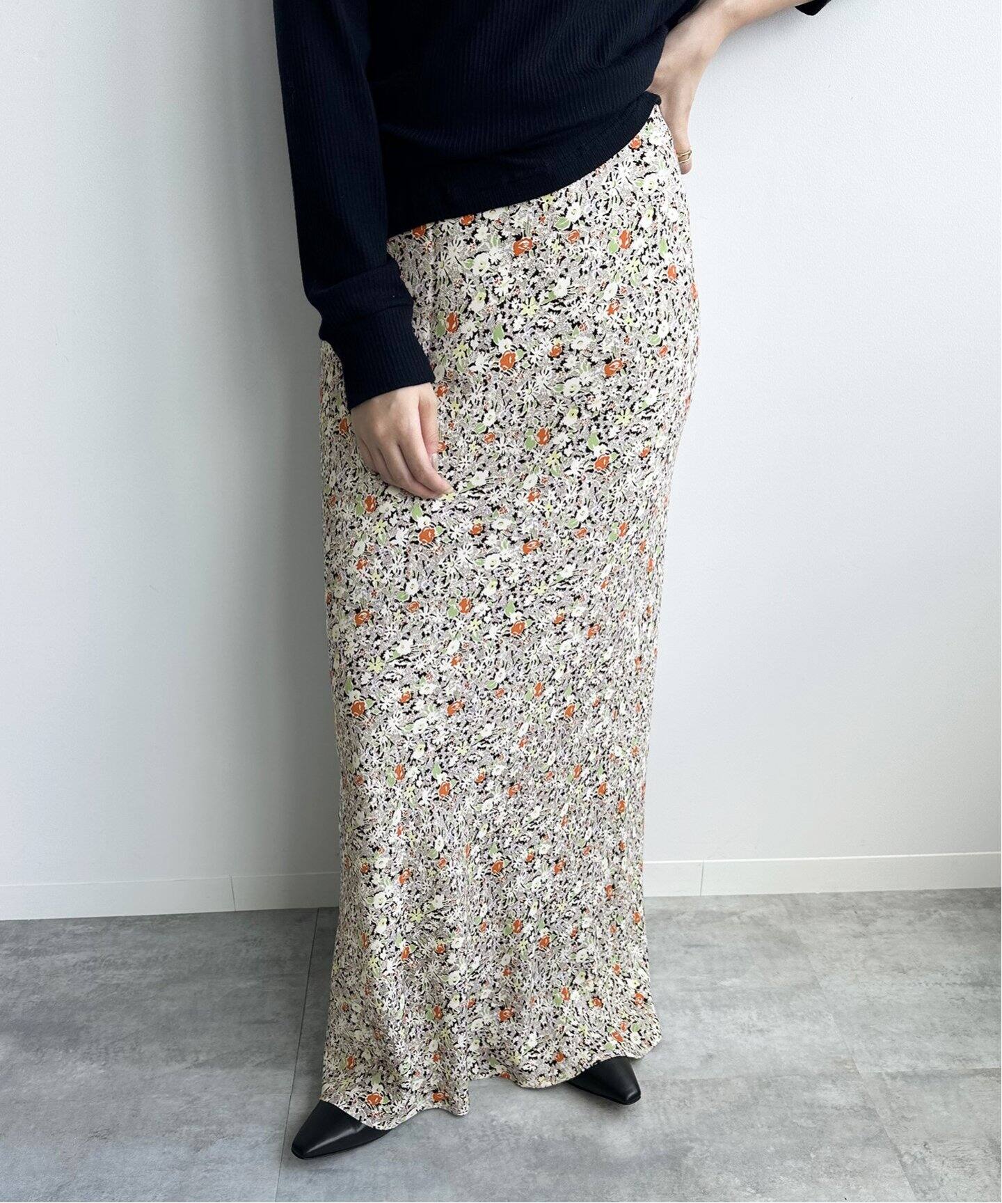 マルチフラワー バイアスマキシスカート（ロング・マキシ丈スカート  