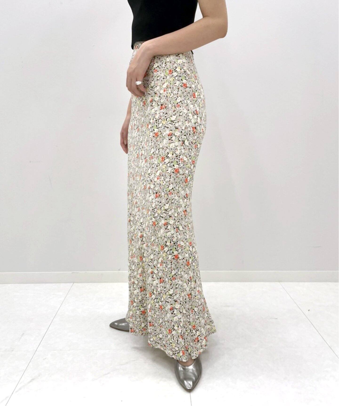 マルチフラワー バイアスマキシスカート（ロング・マキシ丈スカート  