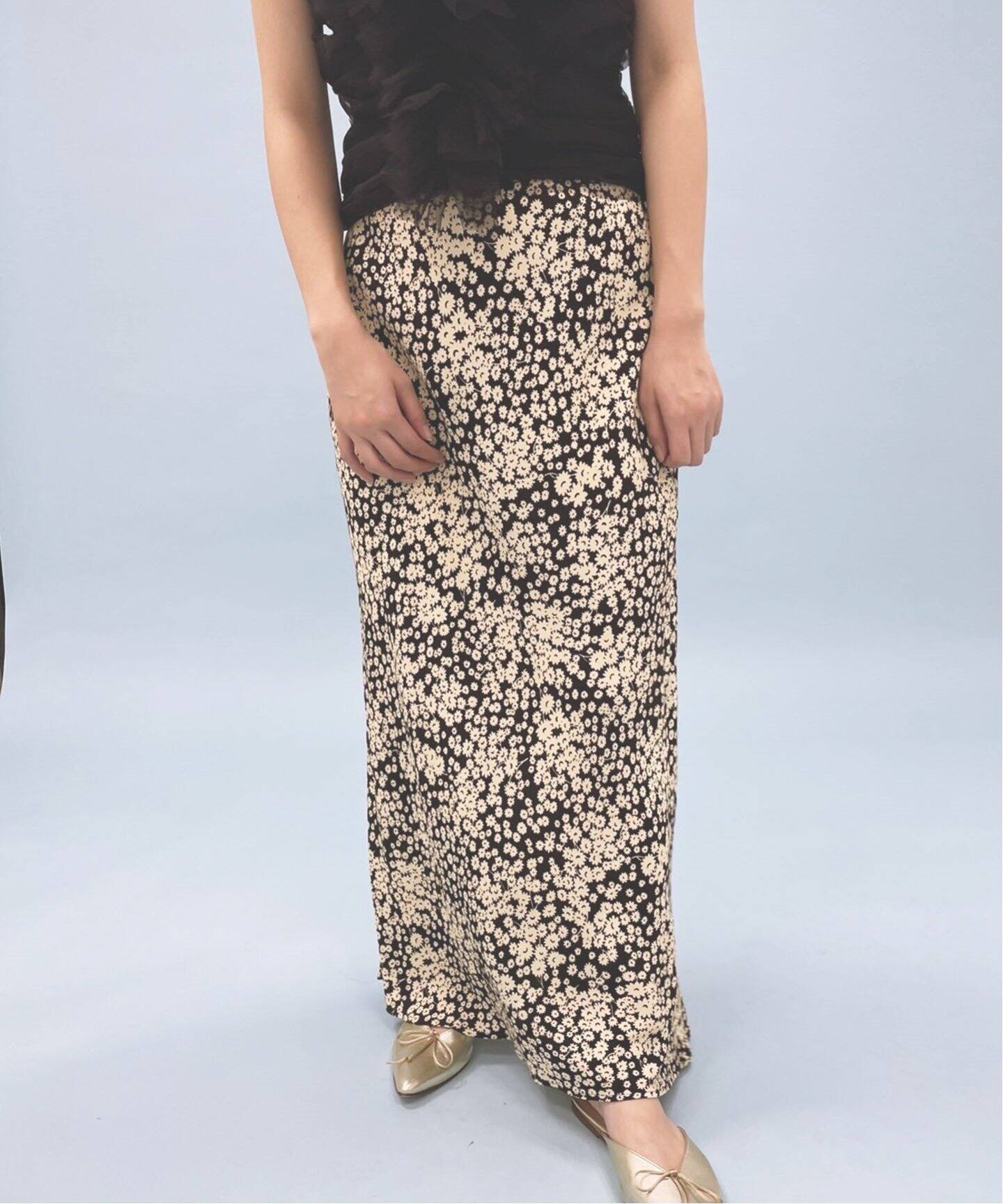 abc フラワーバイアス マキシスカート（ロング・マキシ丈スカート  