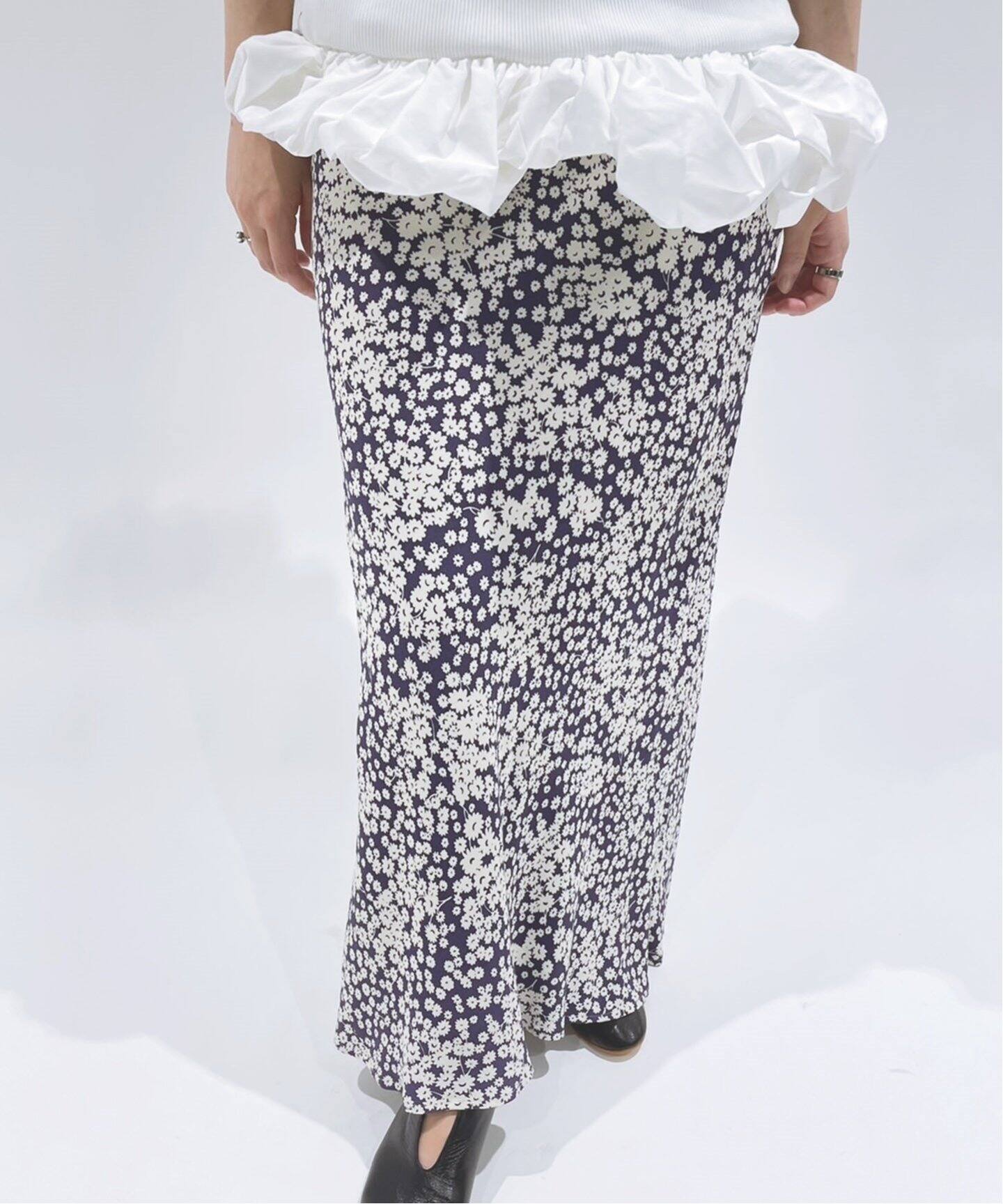 abc フラワーバイアス マキシスカート（ロング・マキシ丈スカート  