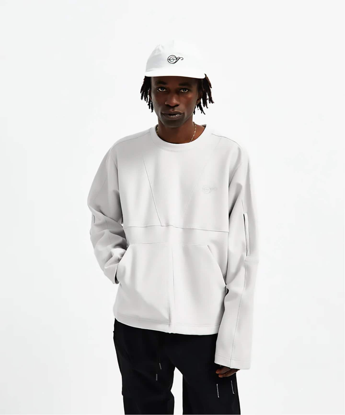 【Reigning Champ】クルーネックスウェットシャツ Reigning Champ クルーネックスウェットシャツ - Black | REVOLVE