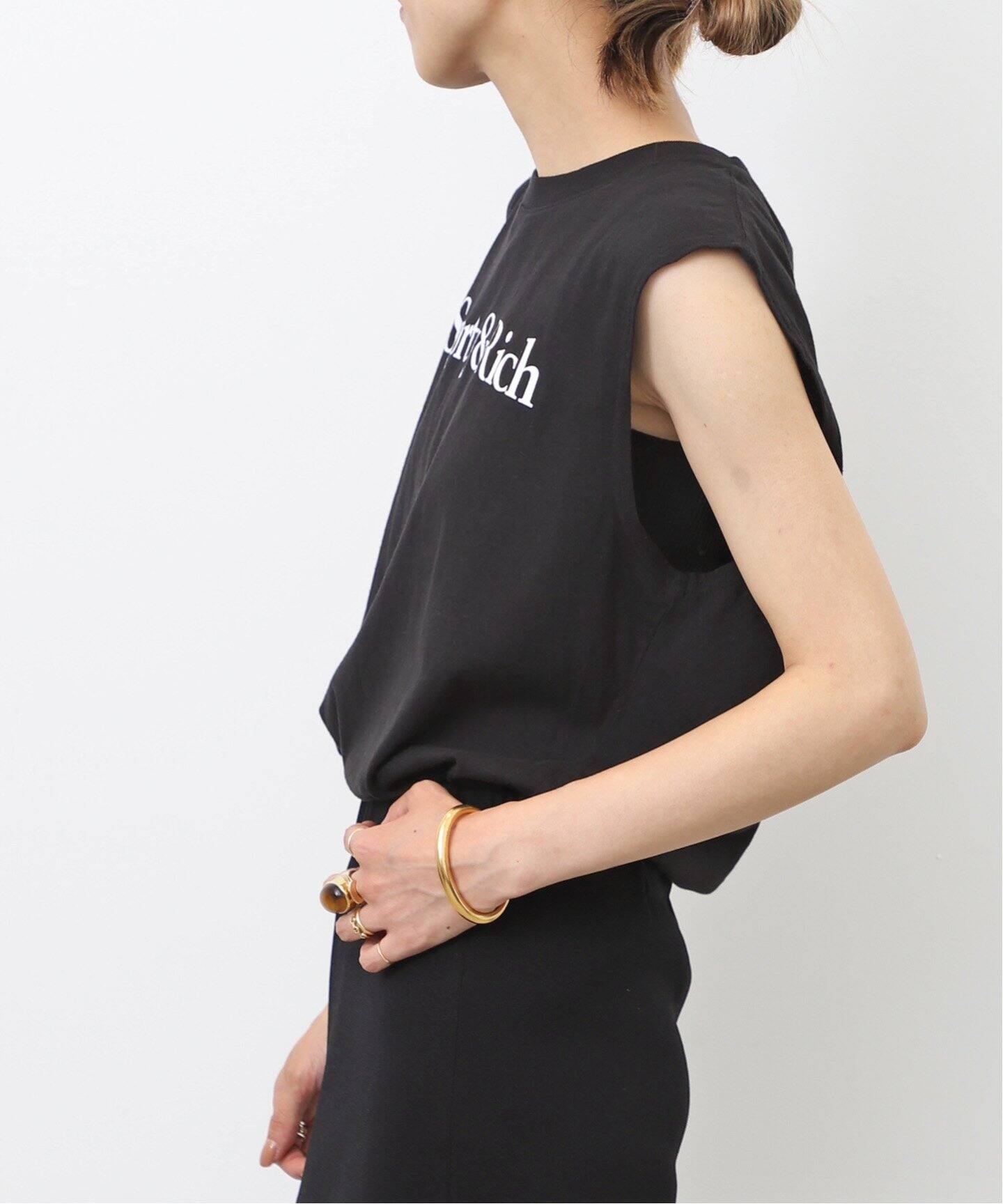 SPORTY&RICH/スポーティアンドリッチ】SERIF LOGO MUSCLE TEE（Tシャツ  
