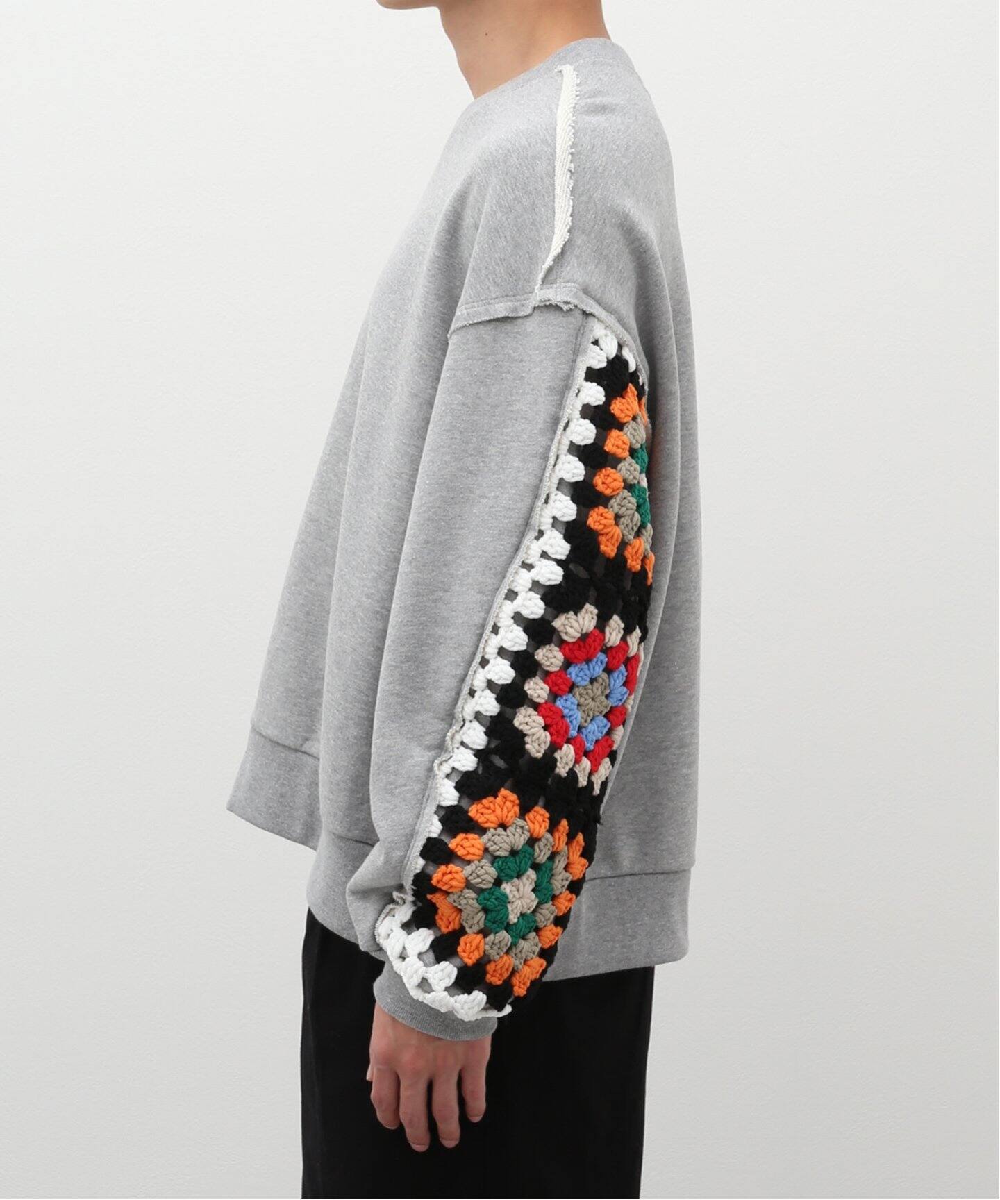 DISCOVERED / ディスカバード】 CROCHET SLEEVE SWEAT（スウェット 