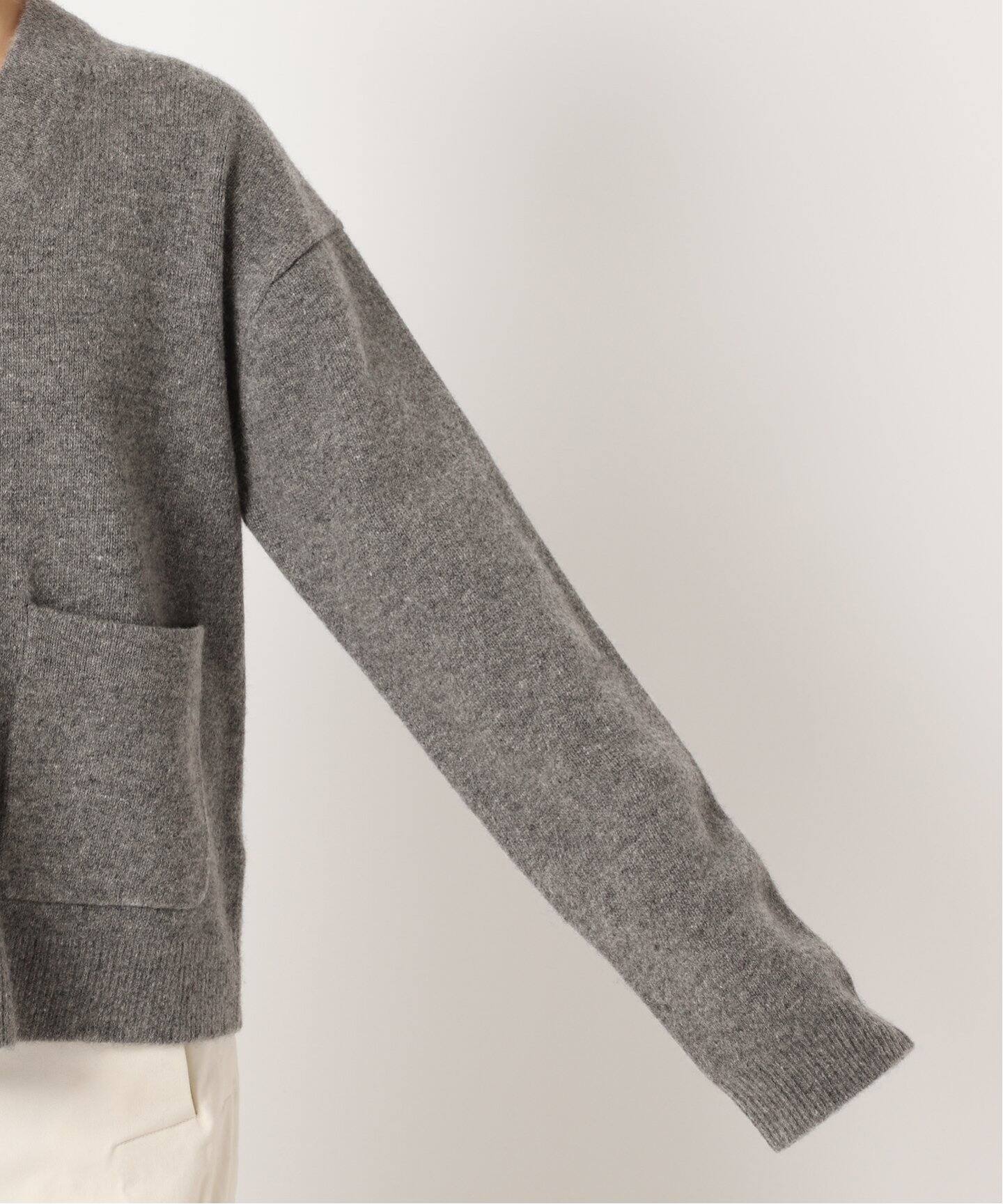 Vネックカーディガン（カーディガン）｜CALMER（カルメール）の通販  