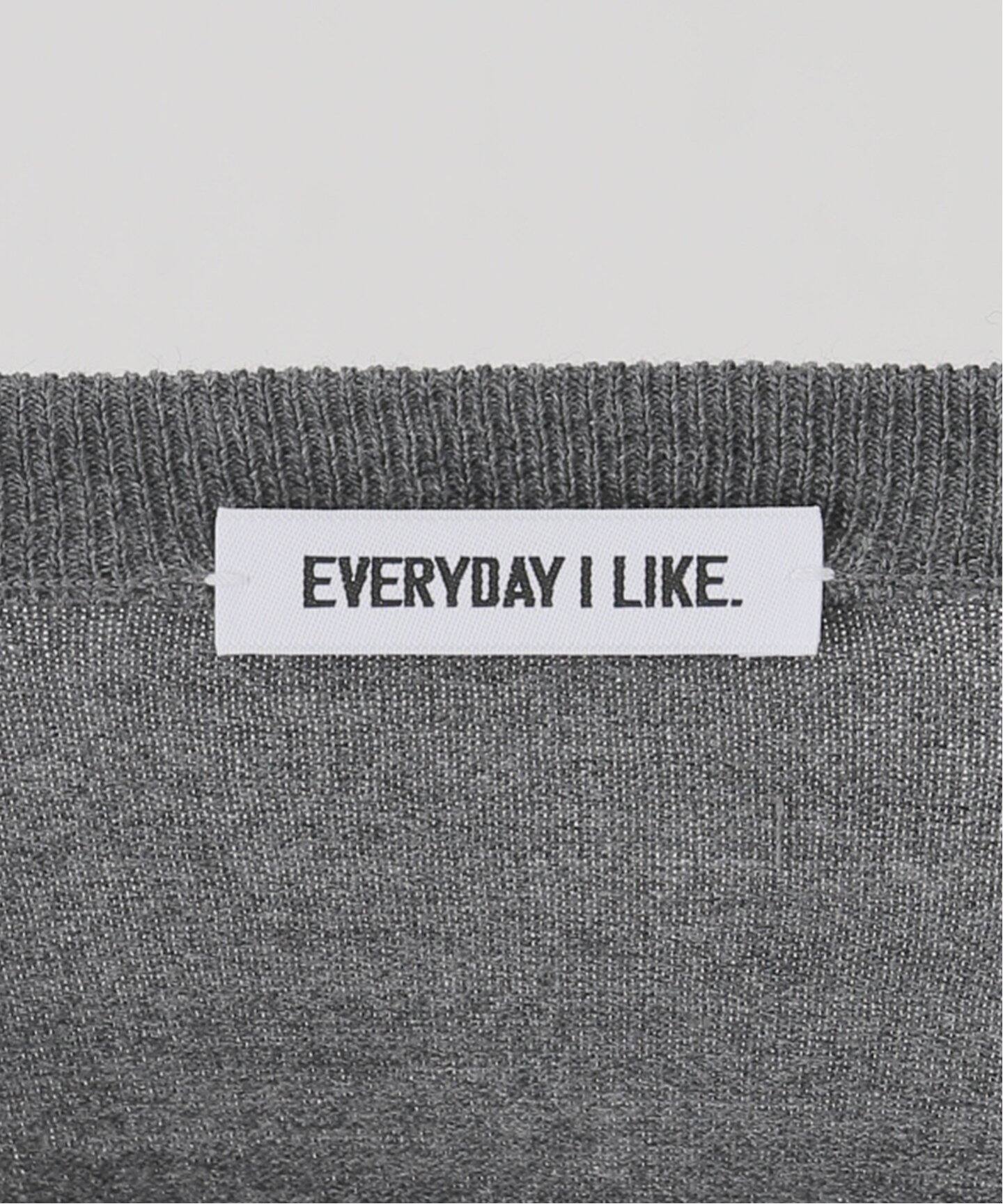 美品 ミューズ ドゥ ドゥーズィエムクラス ウール クルーネックカーディガン 黒 Stretch Wool クルーネックカーディガン（カーディガン）｜Deuxieme