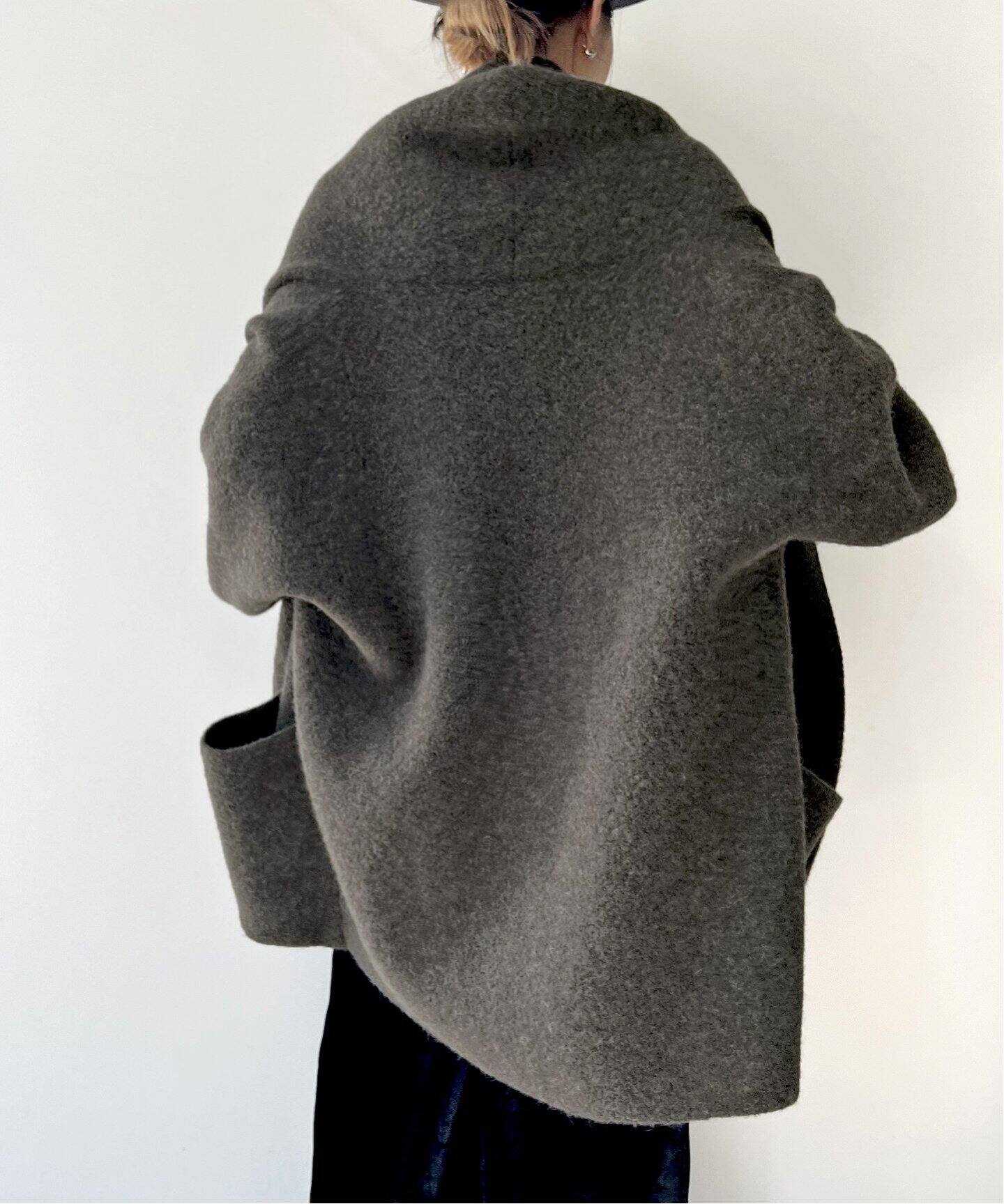 アパルトモン◇ローレンマヌージャン◇フーデットニットガウン 