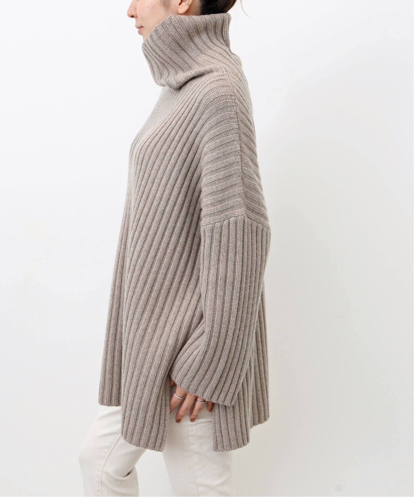 MR MITTENS/ミスター ミトンズ】 RIBBED HIGH NECK KNIT（ニット  