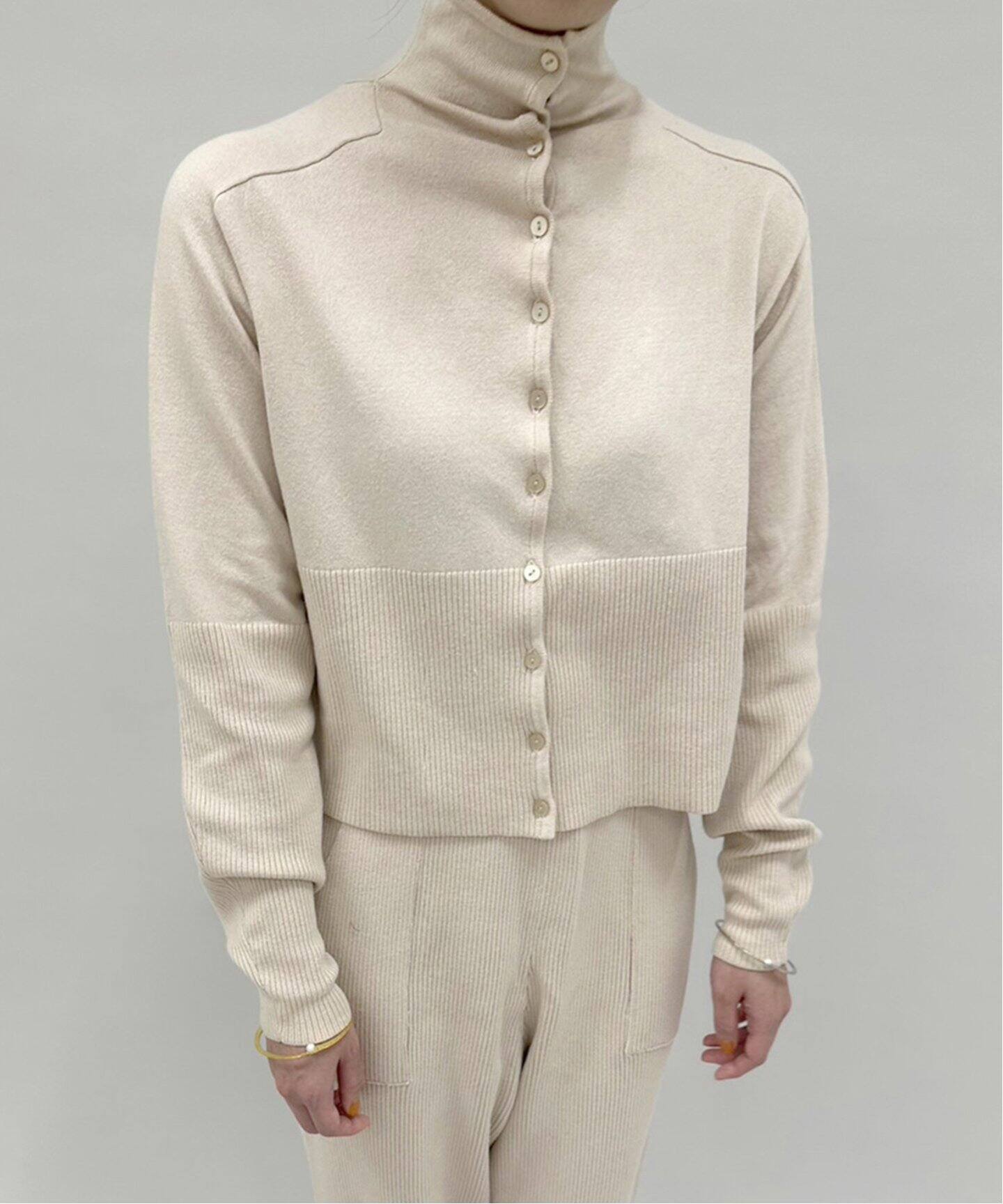 Hella/ヘラ】別注 HIGHNECK KNIT CARDIGAN（カーディガン）｜EDIT.FOR  