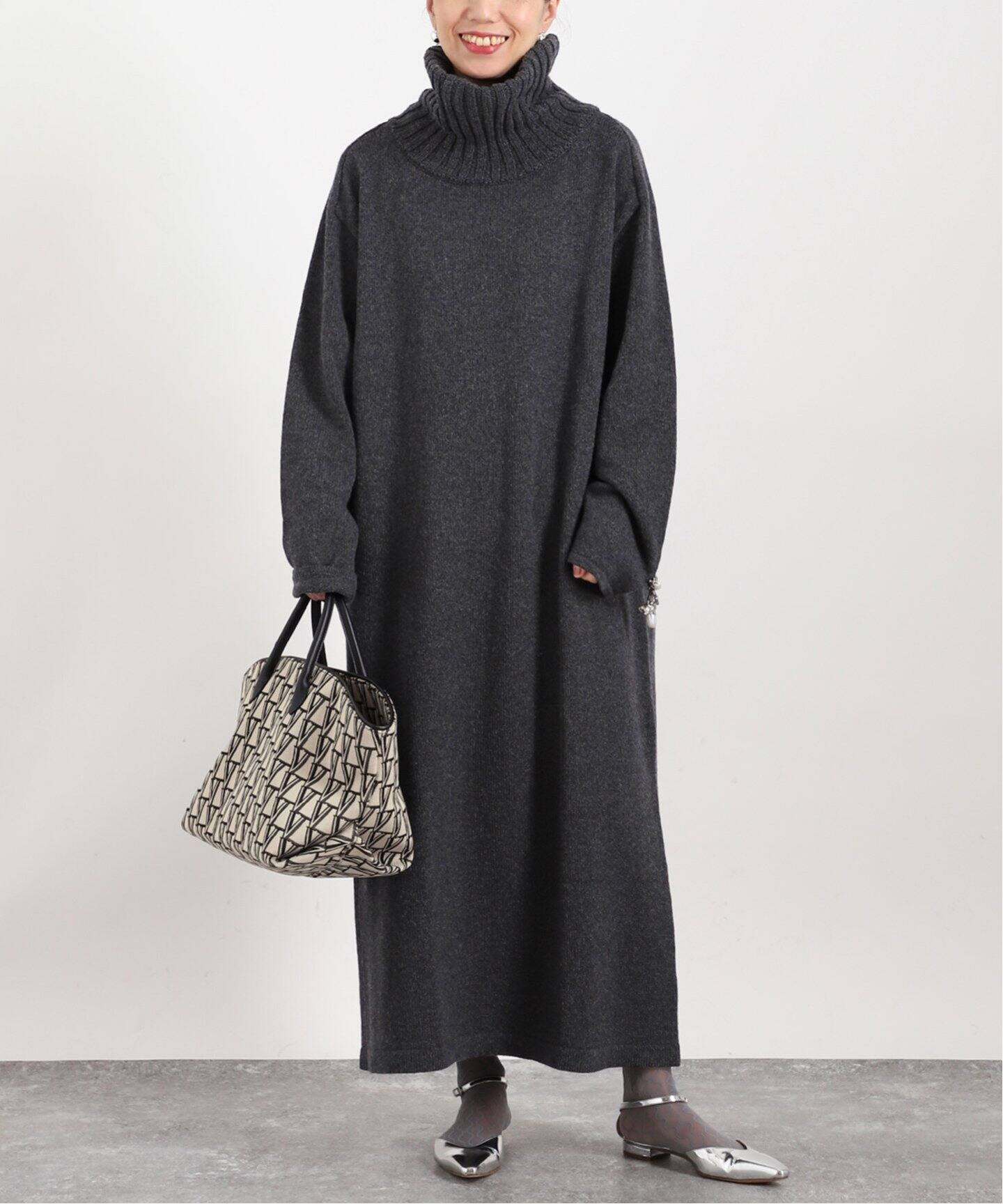ATON/エイトン】Wool Mouline turtleneck ニットドレス（ニット 