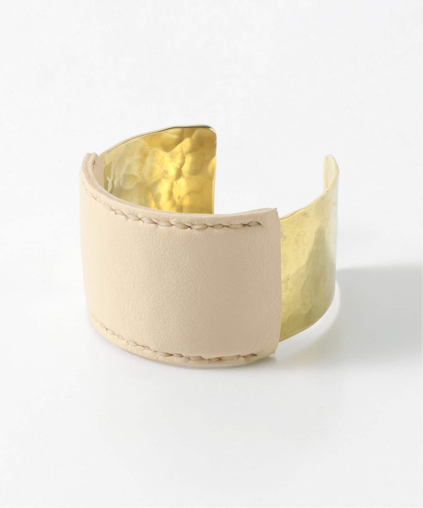 crescioni クレッシオーニ レザー バングル 金具 ゴールド 上品 crescioni／クレッシオーニ】dune cuff bone（その他ファッション小物