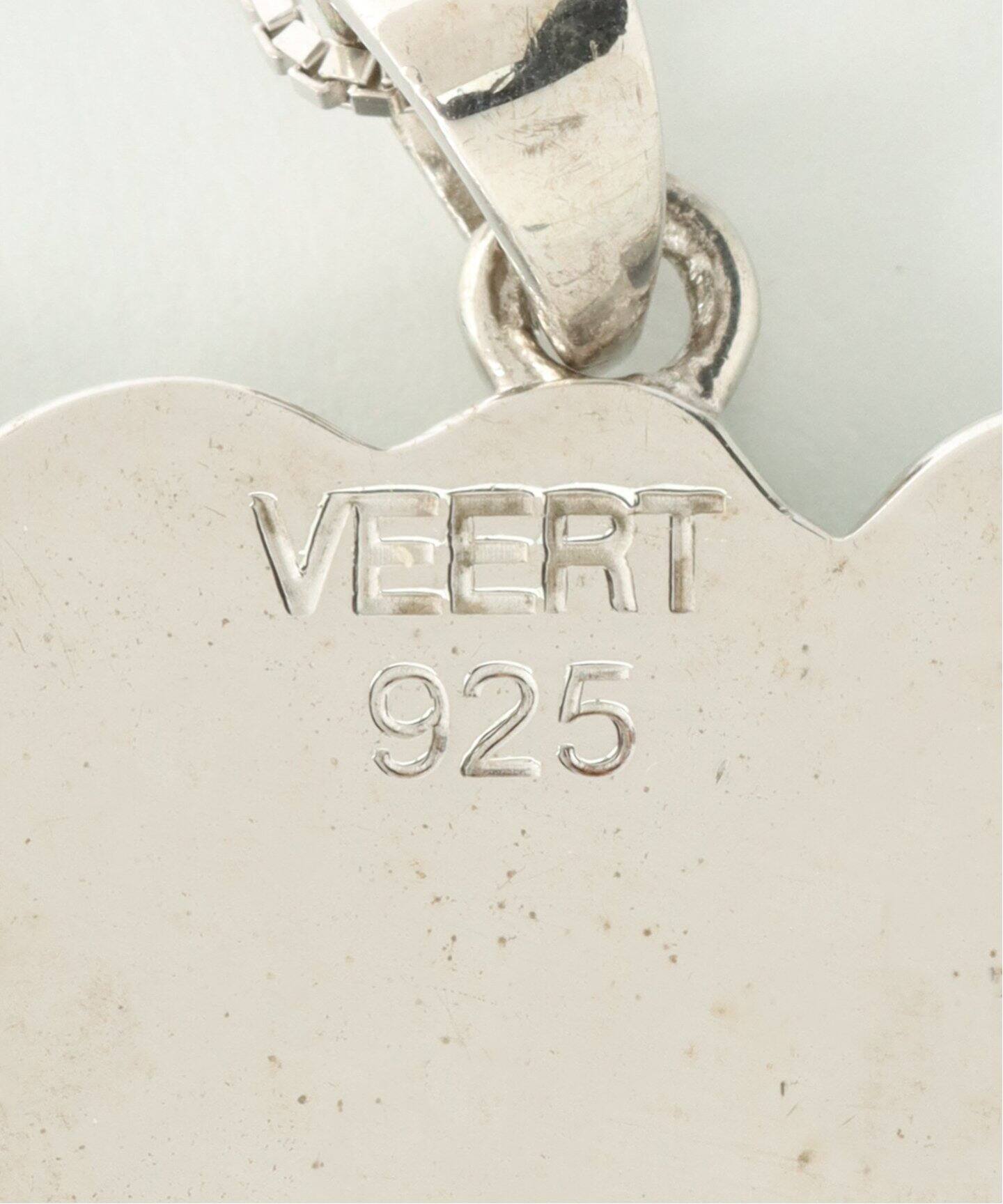 VEERT GREEN AND PINK RETRO LOGO PENDANT（ネックレス）｜BOICE FROM 