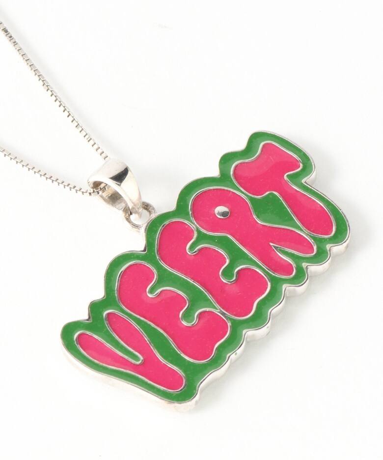 VEERT GREEN AND PINK RETRO LOGO PENDANT（ネックレス）｜BOICE FROM 