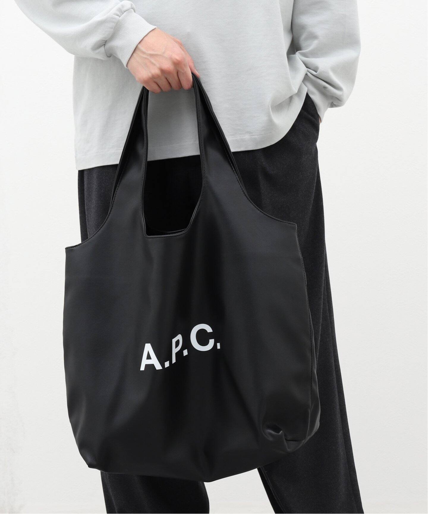 A.P.C ブラック NINON トートバッグ 