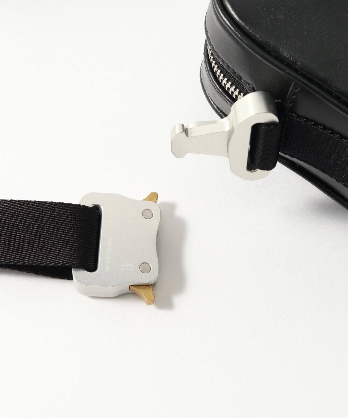 1017 ALYX 9SM / 017 アリクス 9SM】LEATHER BUCKLE CROSSBODY BAG 