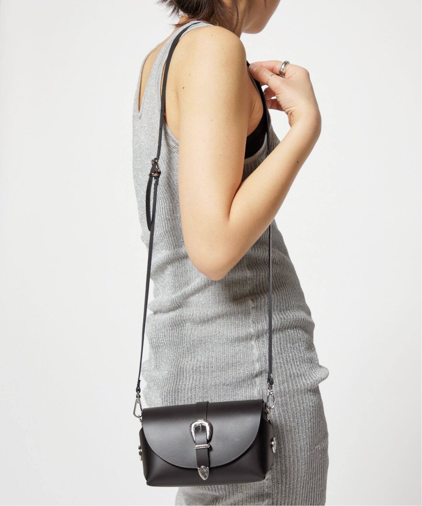 VICE VERSA/バイス ベルサ】 ウエスタンバックルレザーポシェット  