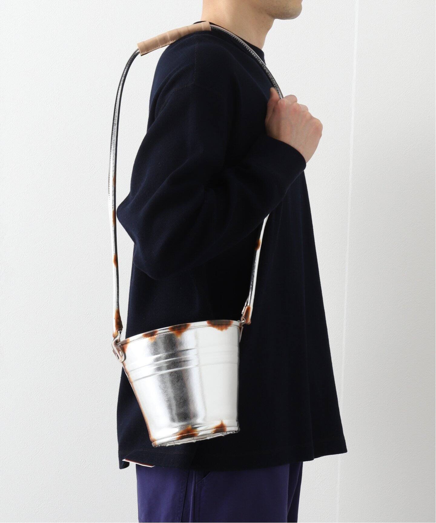 doublet RUST PAINTED BUCKET SHOULDER BAG 