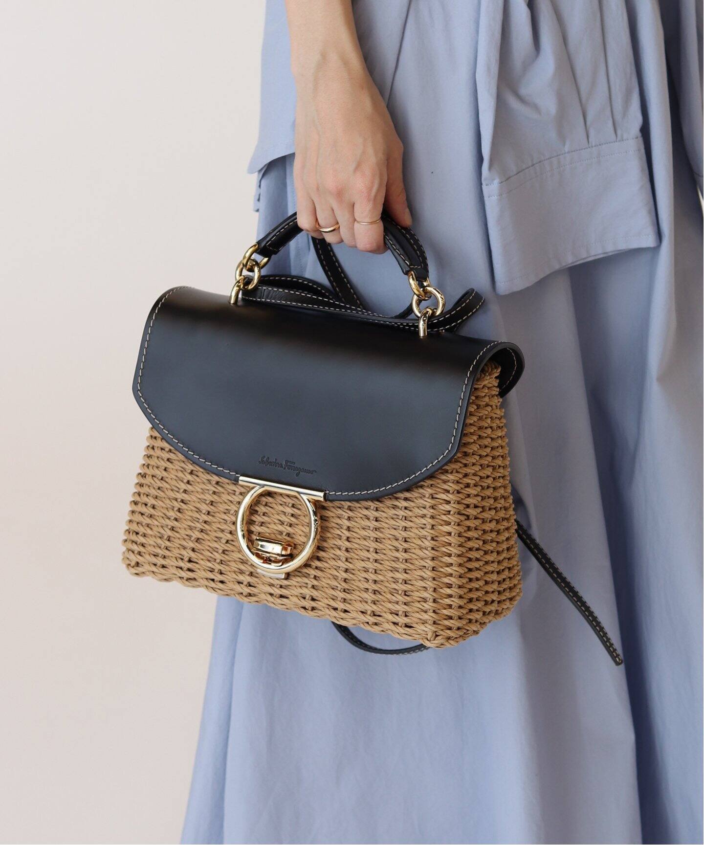FERRAGAMO/フェラガモ】 Margot（ショルダーバッグ）｜DECOUVERTE 