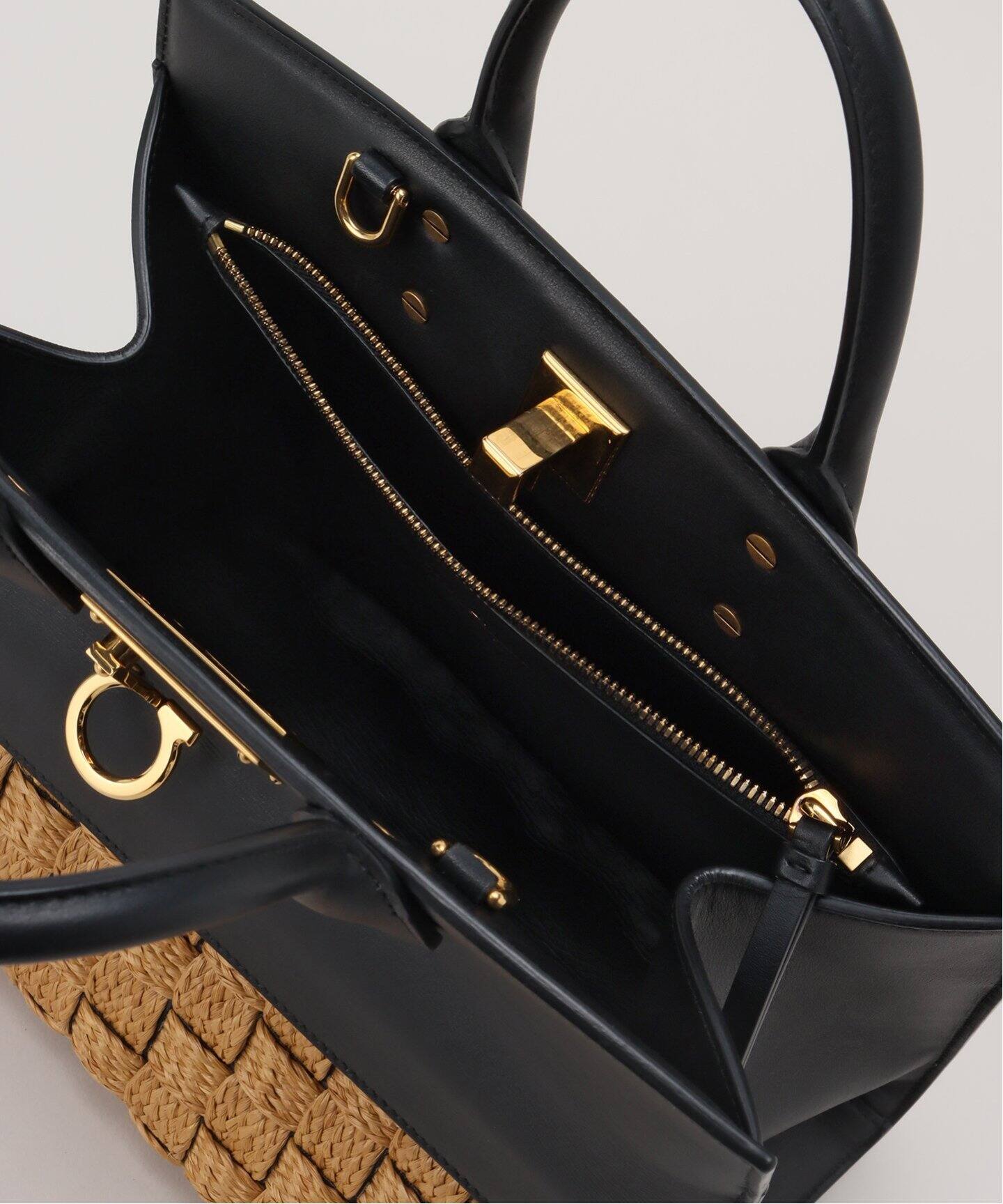 FERRAGAMO/フェラガモ】Studio bag（ショルダーバッグ）｜DECOUVERTE