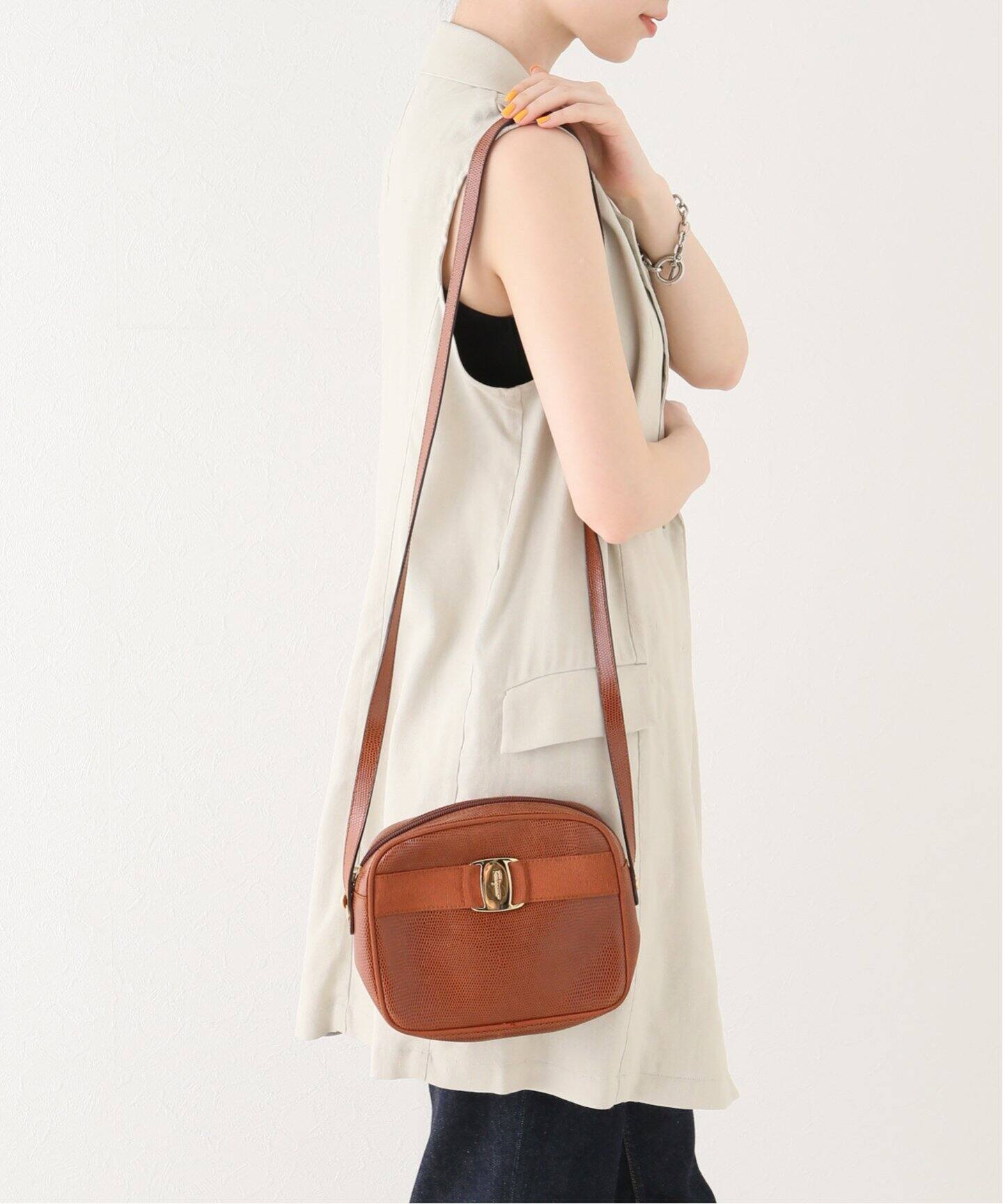 VINTAGE FERRAGAMO/フェラガモ】Vara ショルダーバッグ 18（ショルダー  