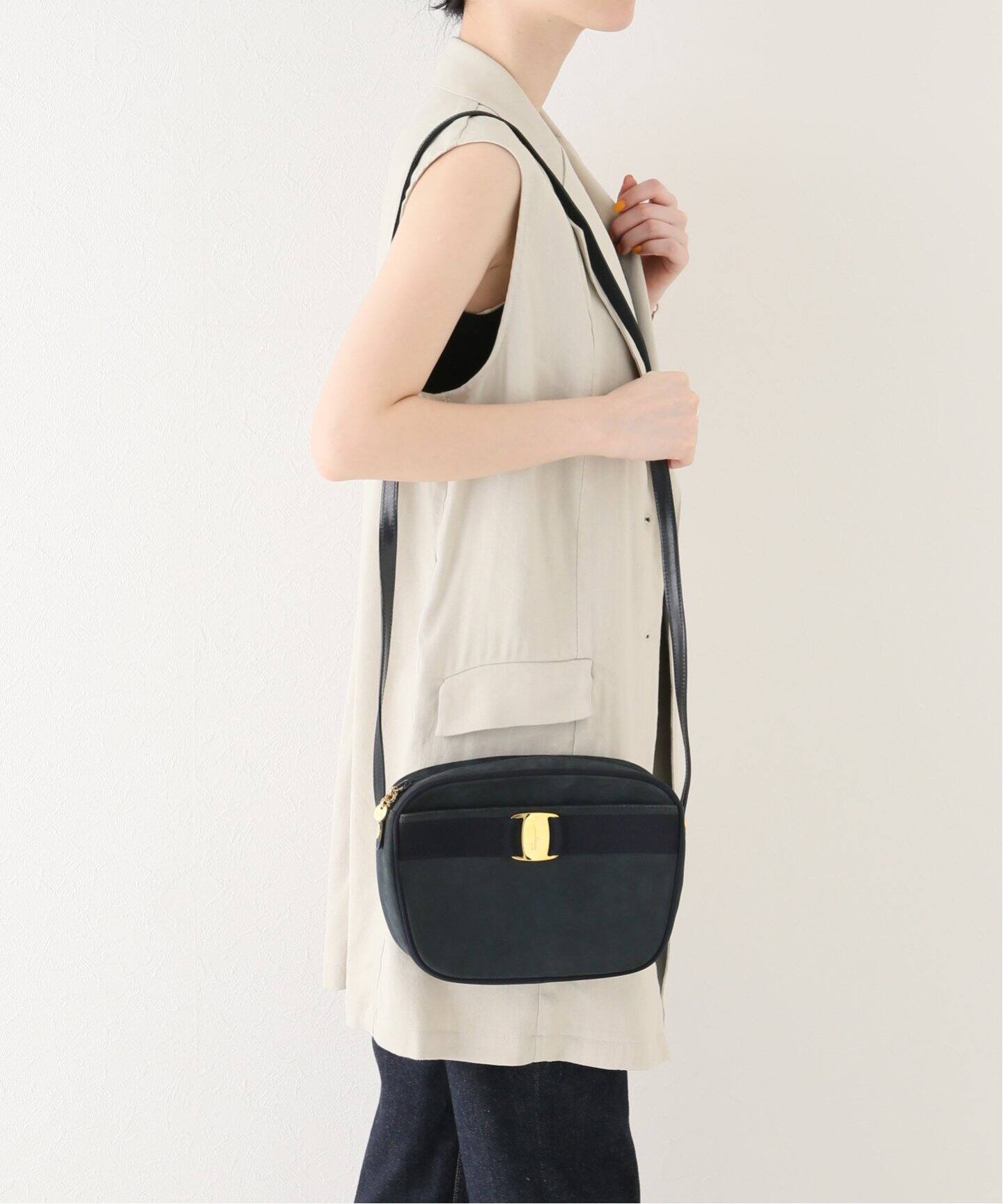 VINTAGE FERRAGAMO/フェラガモ】Vara ショルダーバッグ 21（ショルダー  