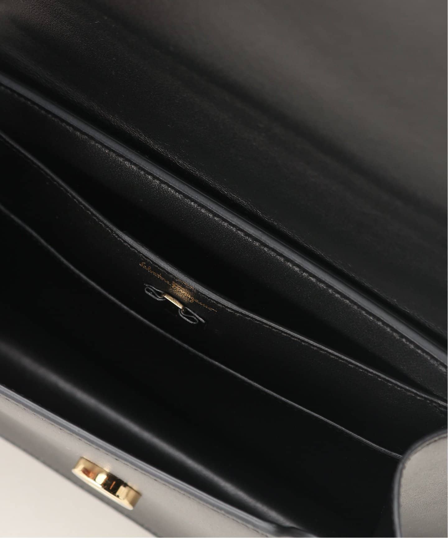 OLD FERRAGAMO ブラック チェーンショルダー パーティーバッグ c2bf4ebfa20450bd2e2d4517ddc1c7