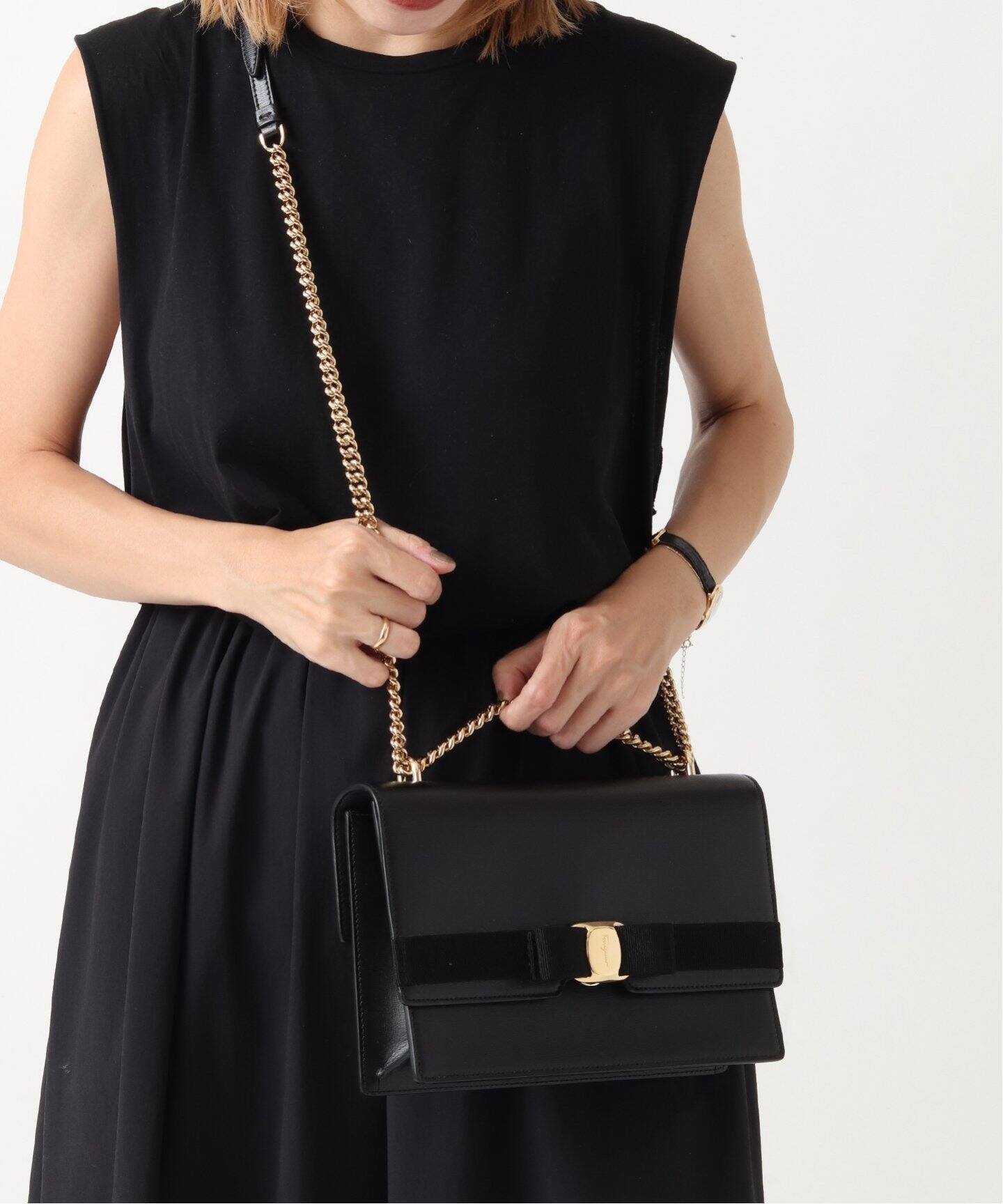 VINTAGE FERRAGAMO/フェラガモ】 Varaチェーンショルダーバッグ  