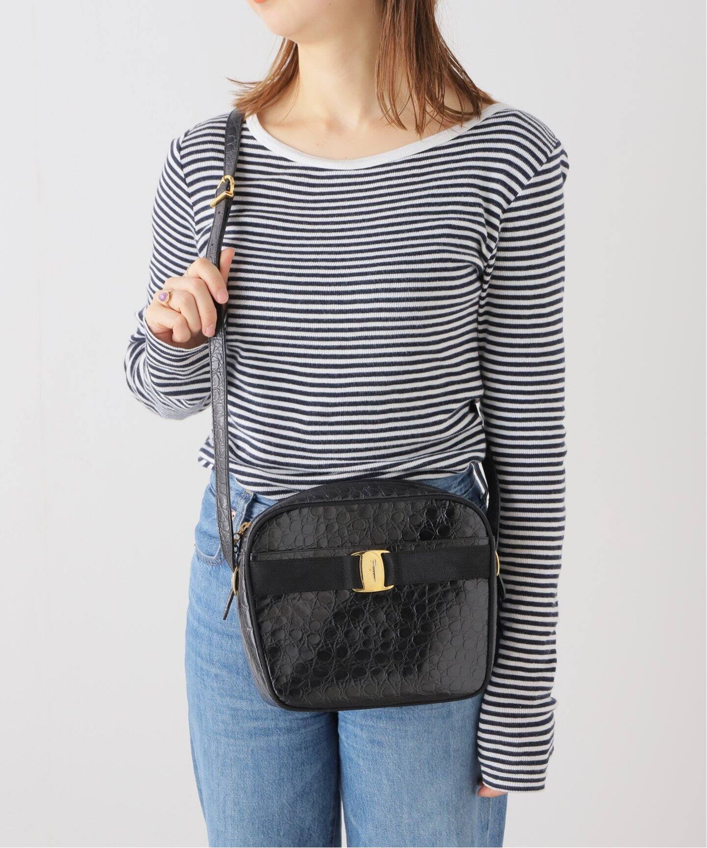VINTAGE FERRAGAMO/フェラガモ】 Vara ショルダーバッグ 20