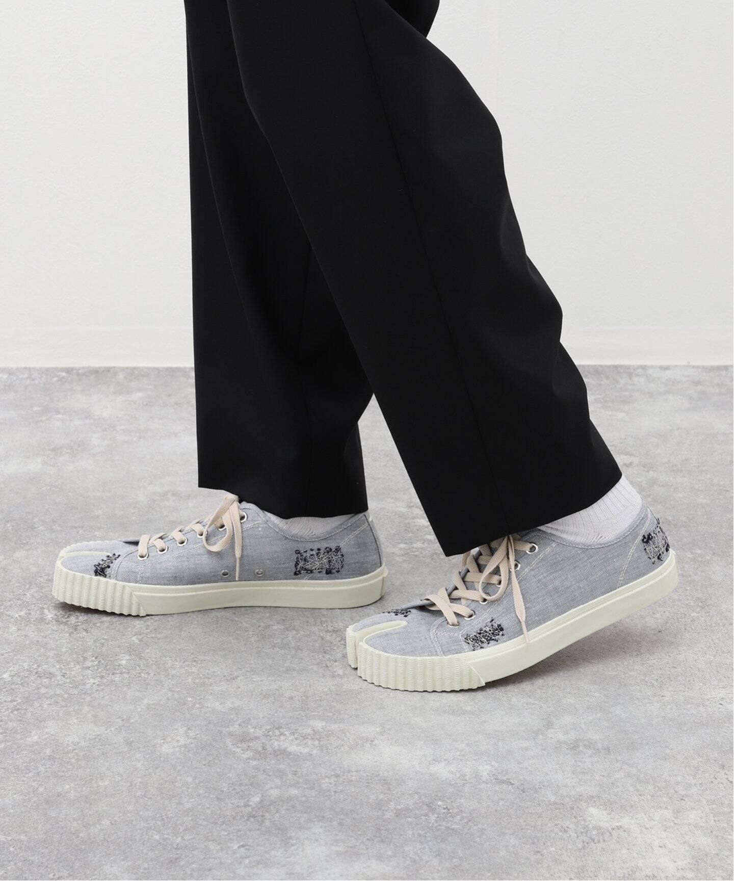 mm sneakers store